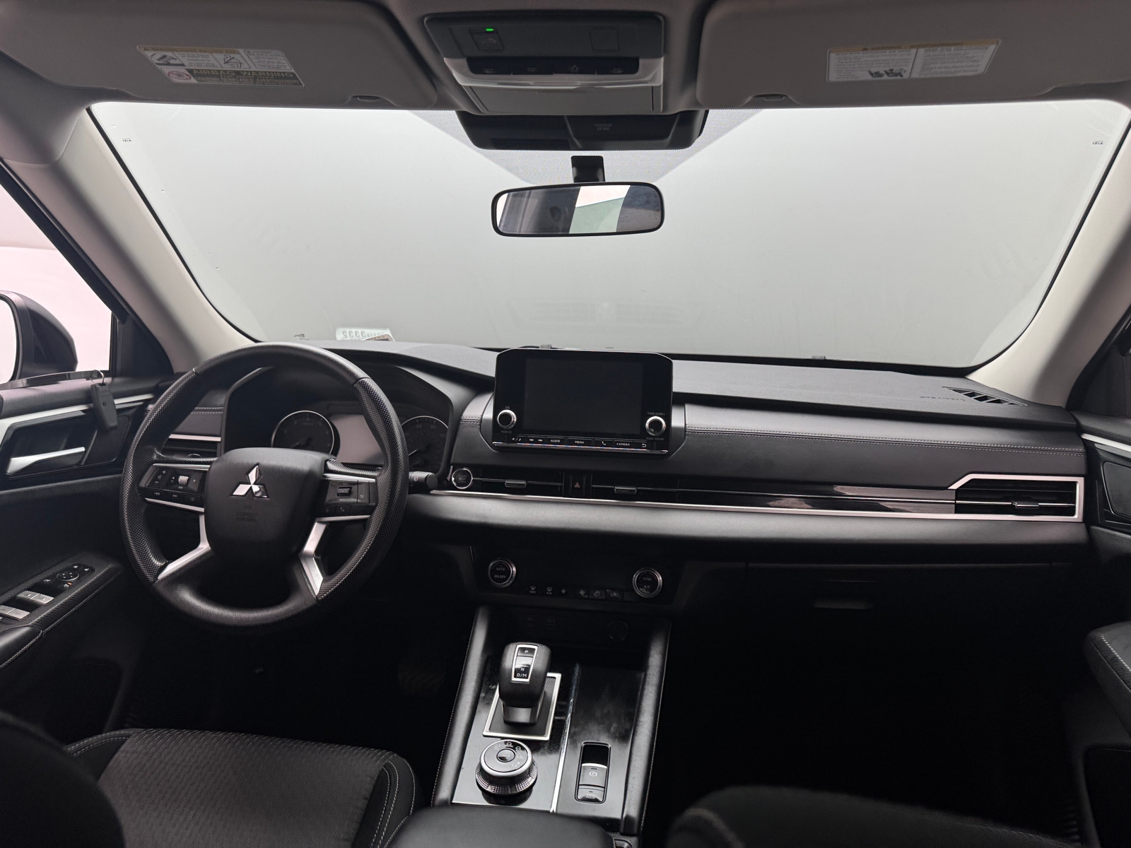 Thumbnail: 2023 Mitsubishi Outlander - 3