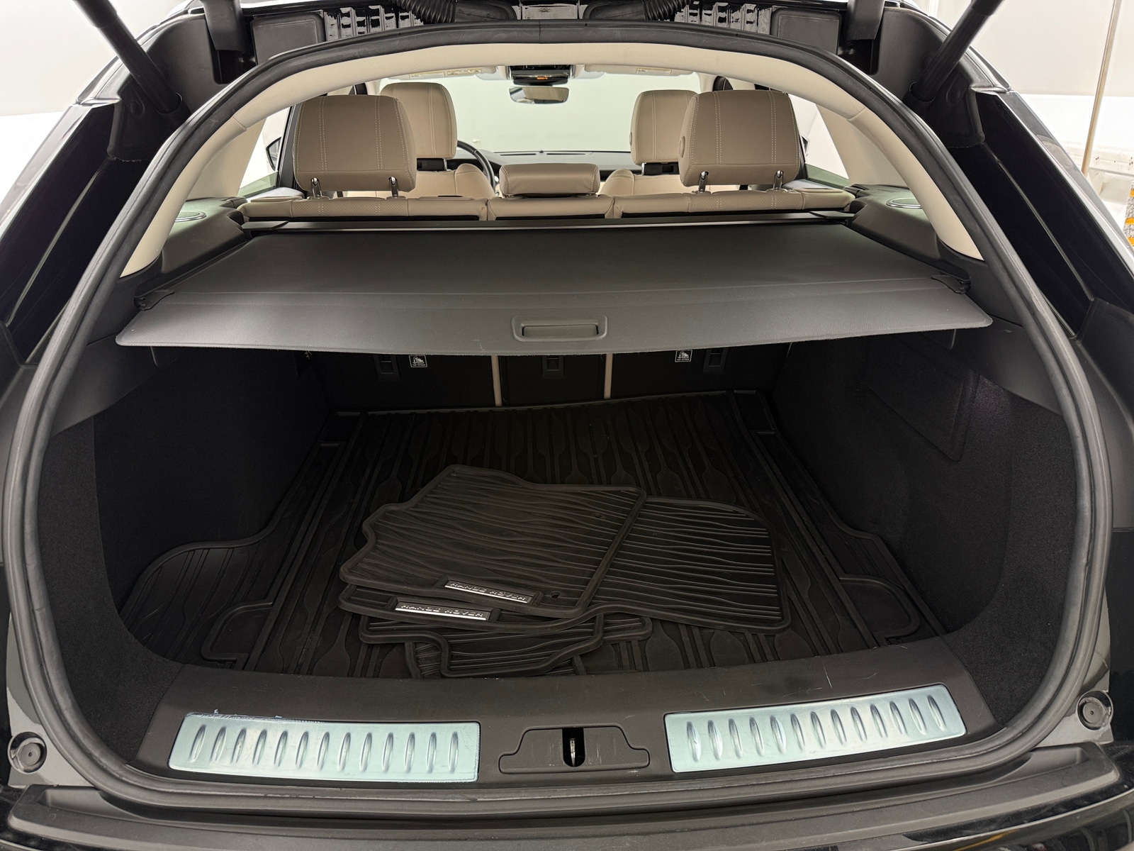Thumbnail: 2020 Land Rover Range Rover Velar - 6