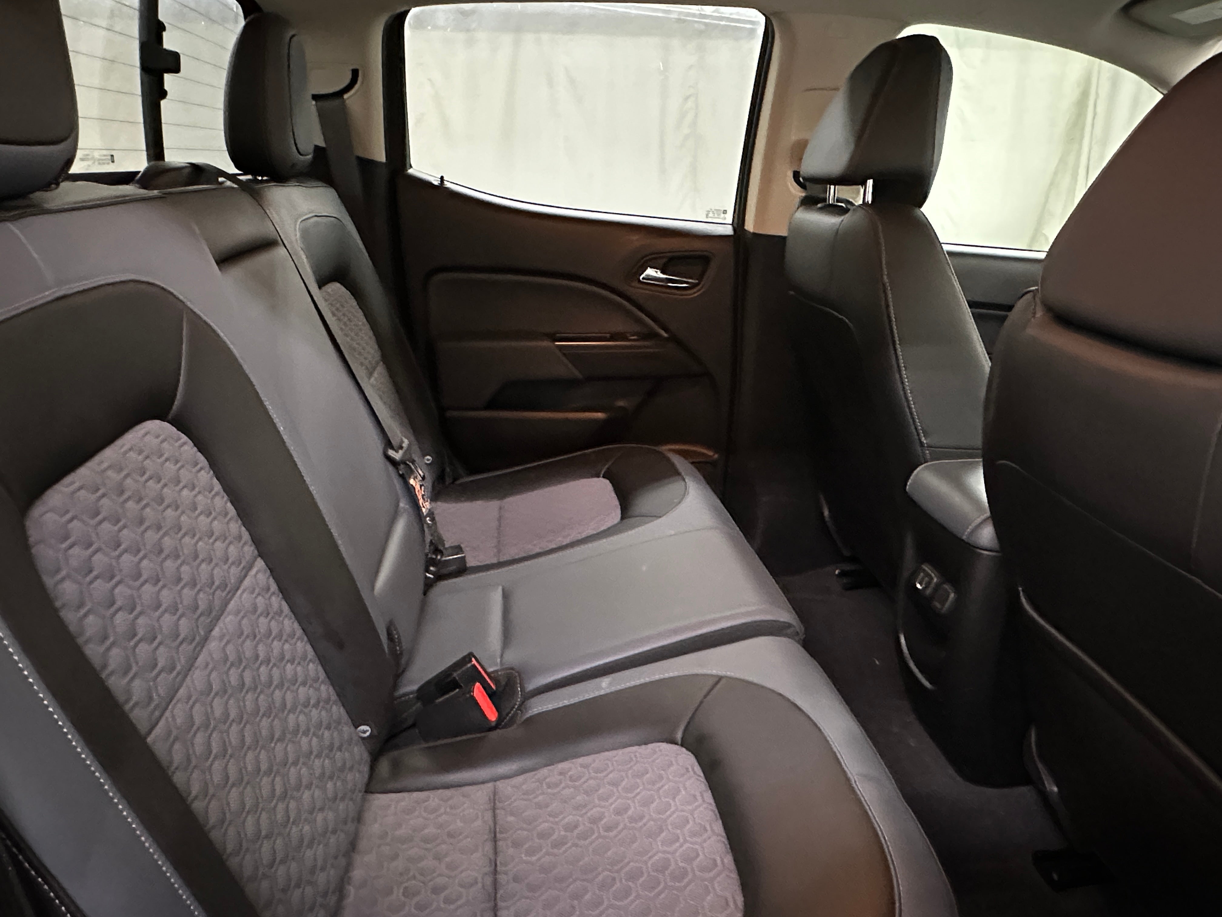 Used 2020 Chevrolet Colorado Z71 with VIN 1GCGTDEN7L1108017 for sale in Eagan, Minnesota