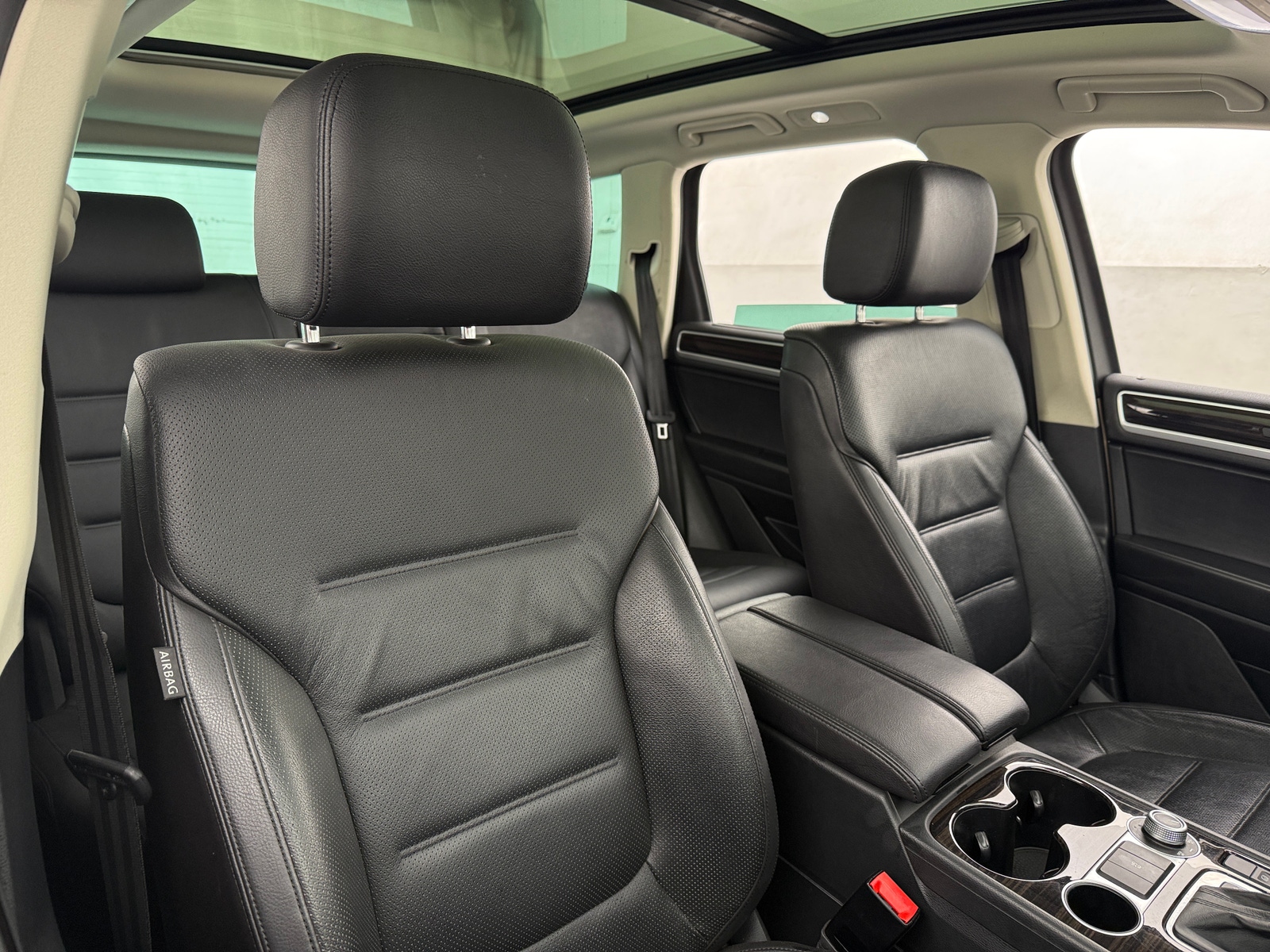 Thumbnail: 2016 Volkswagen Touareg - 2