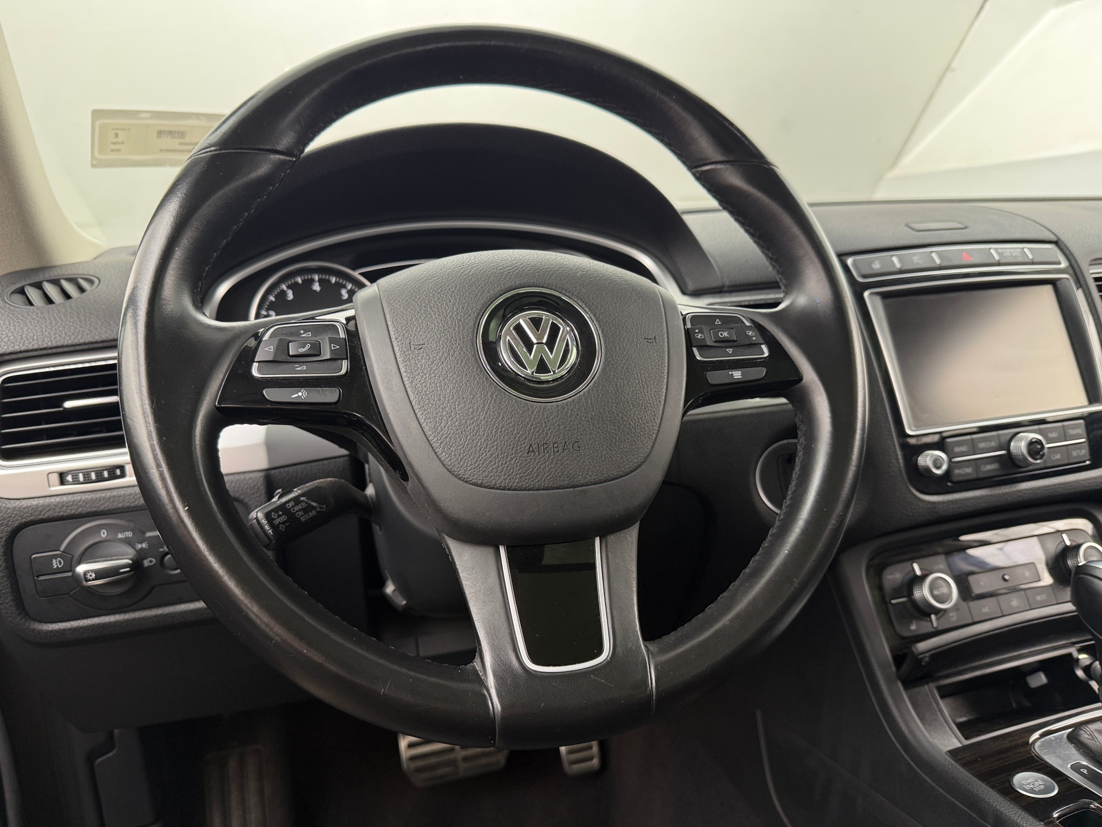 Thumbnail: 2016 Volkswagen Touareg - 5