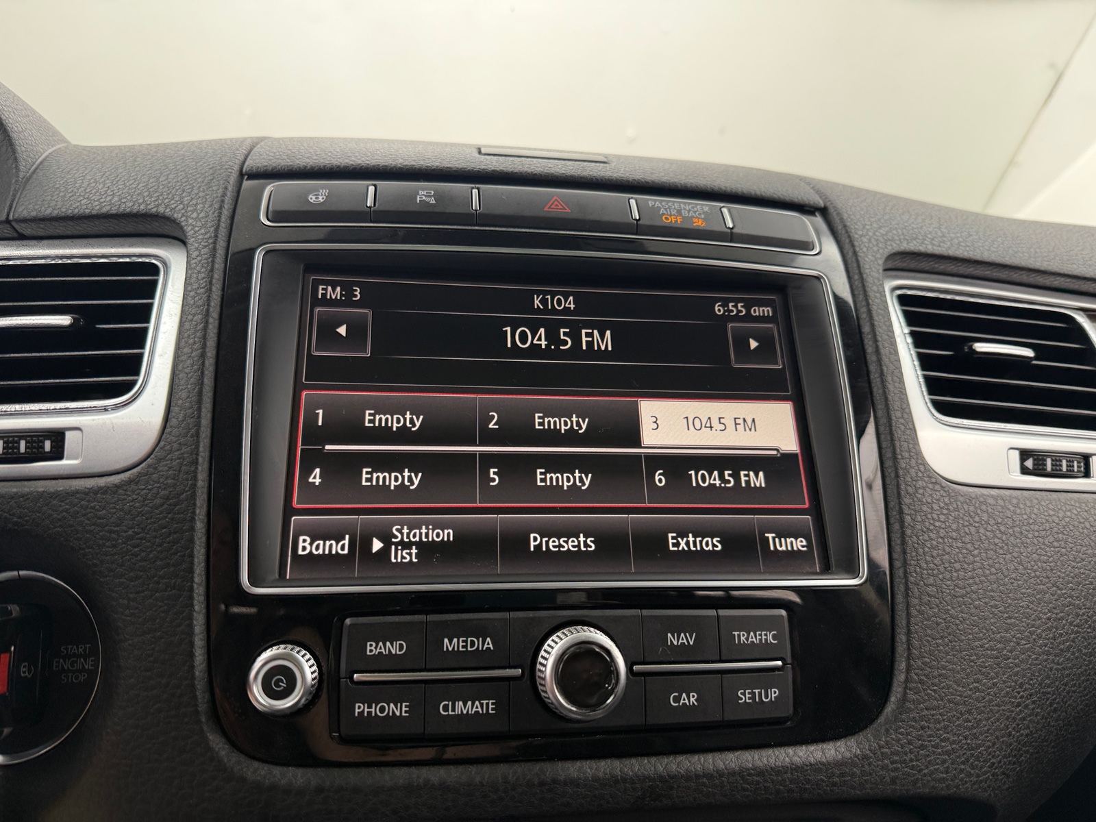 Thumbnail: 2016 Volkswagen Touareg - 4