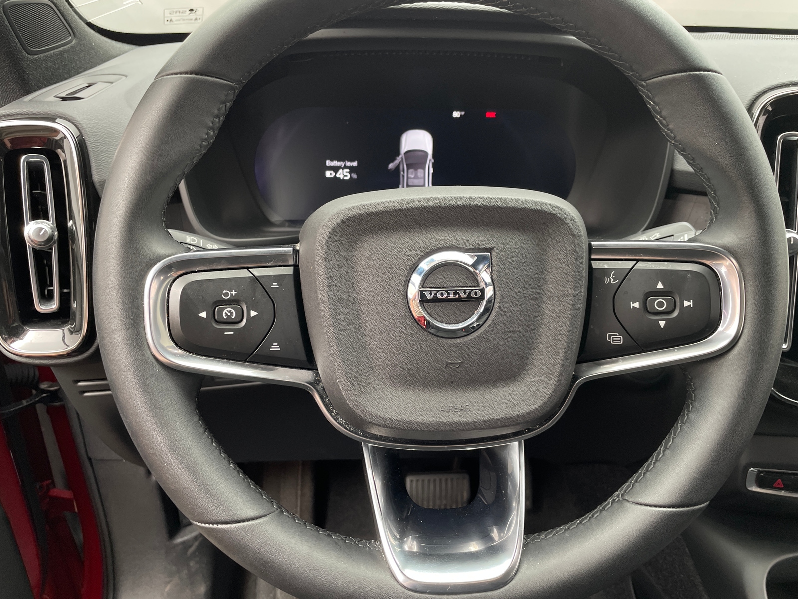 Thumbnail: 2023 Volvo C40 - 4