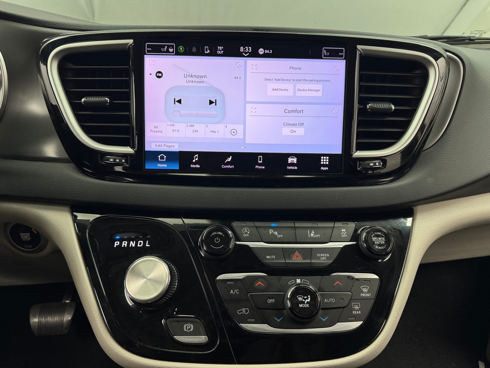 Thumbnail: 2023 Chrysler Pacifica - 3
