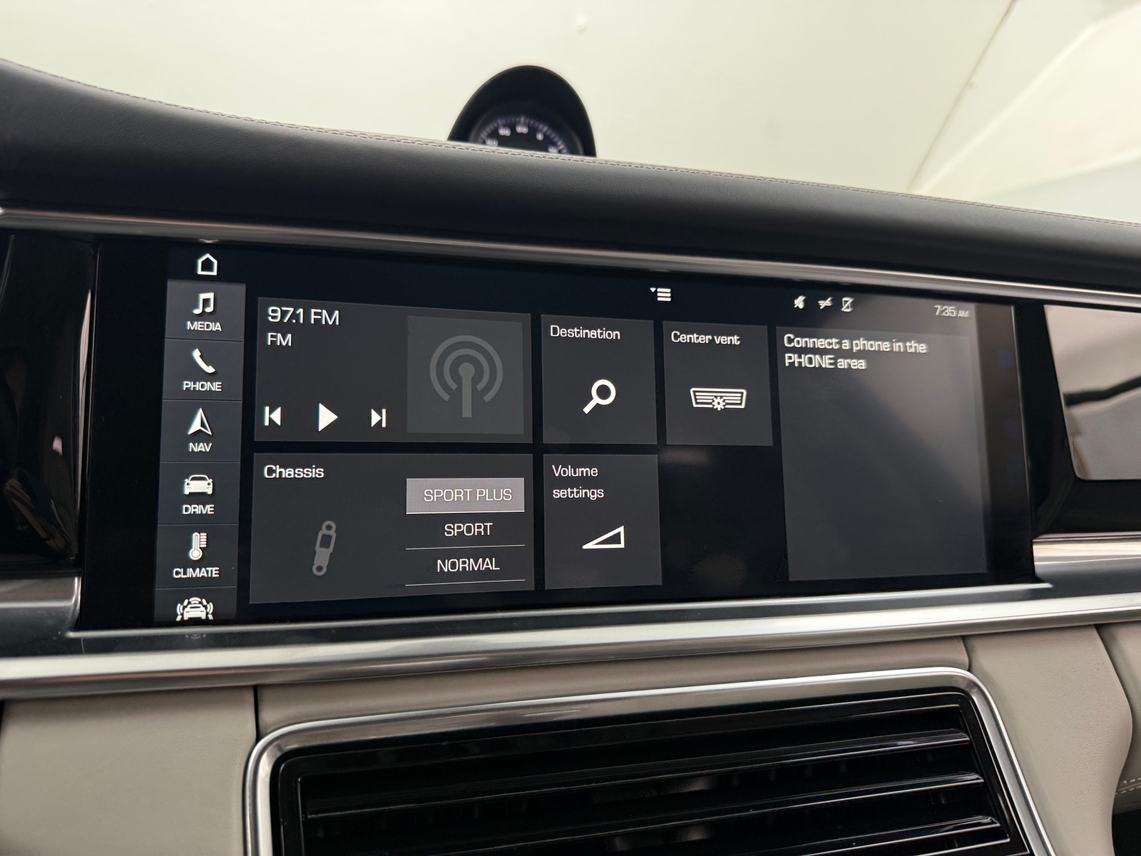 Thumbnail: 2017 Porsche Panamera - 3