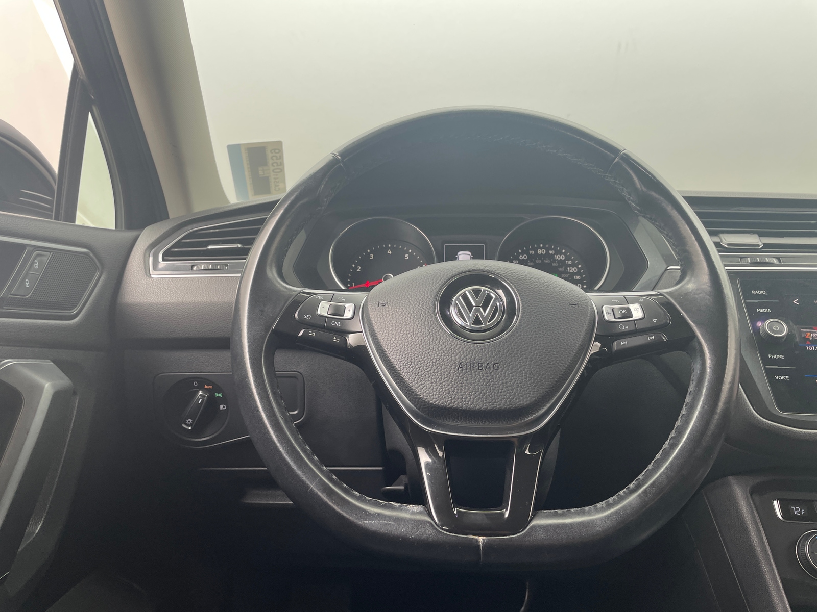 Thumbnail: 2018 Volkswagen Tiguan - 4