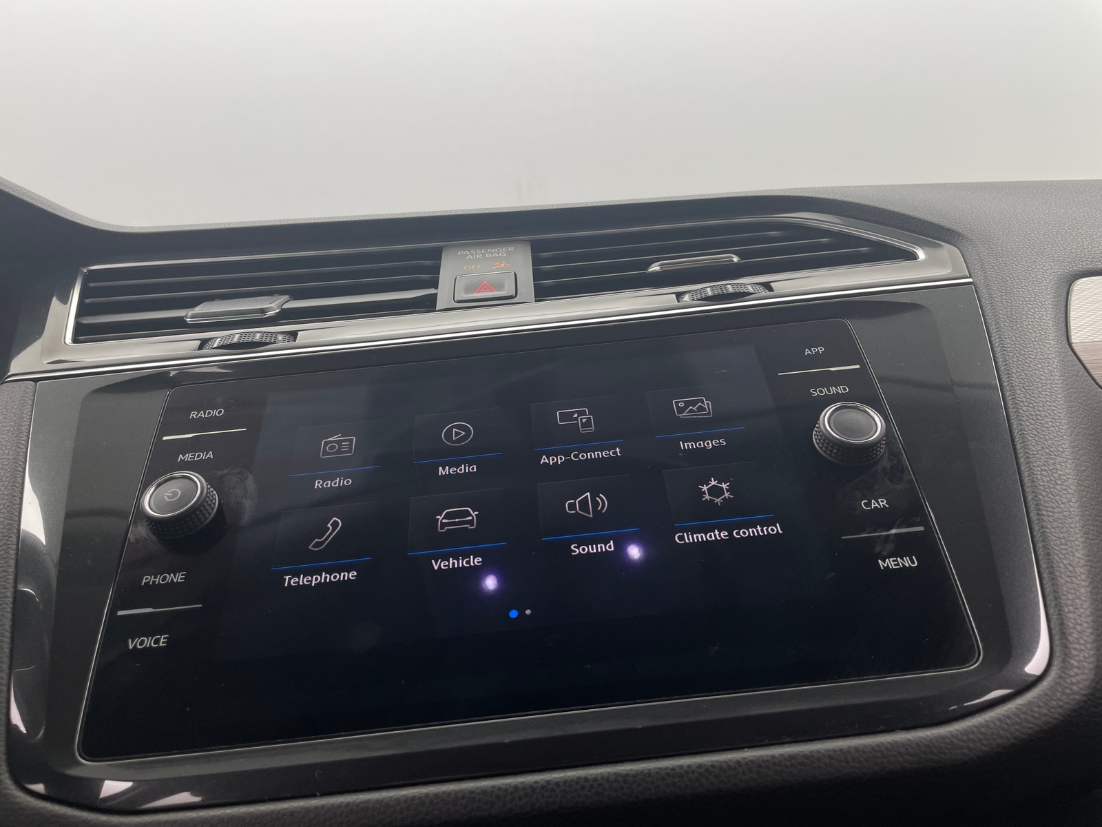 Thumbnail: 2018 Volkswagen Tiguan - 3