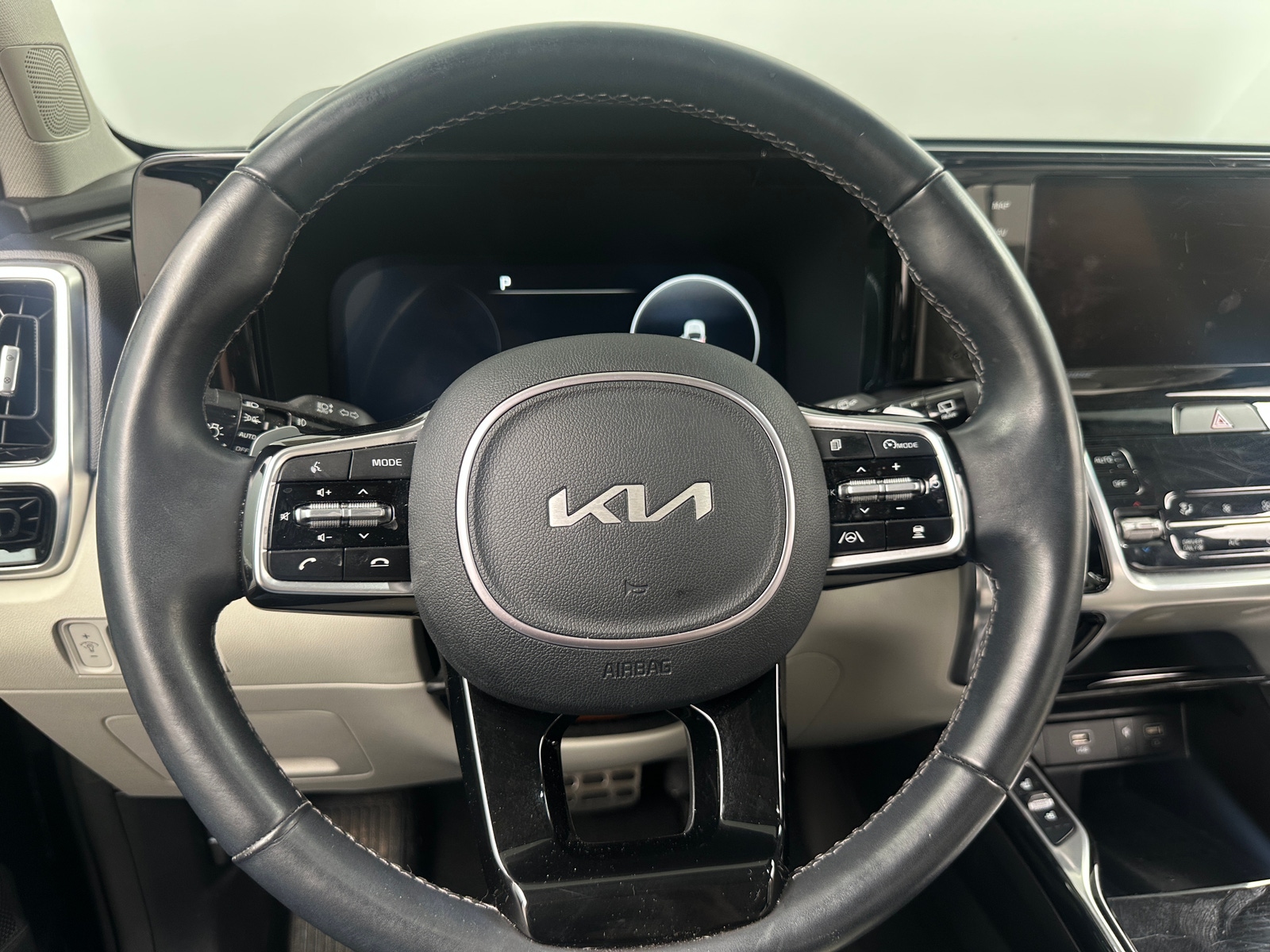 Thumbnail: 2023 Kia Sorento - 4