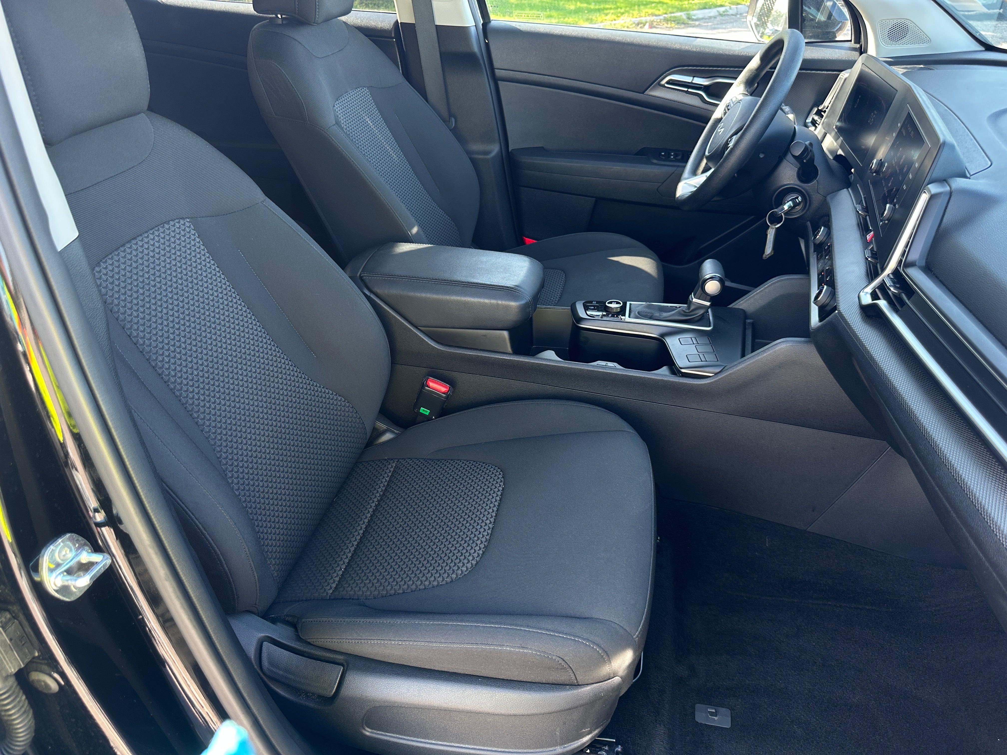 2025 Kia Sportage LX - Photo 4