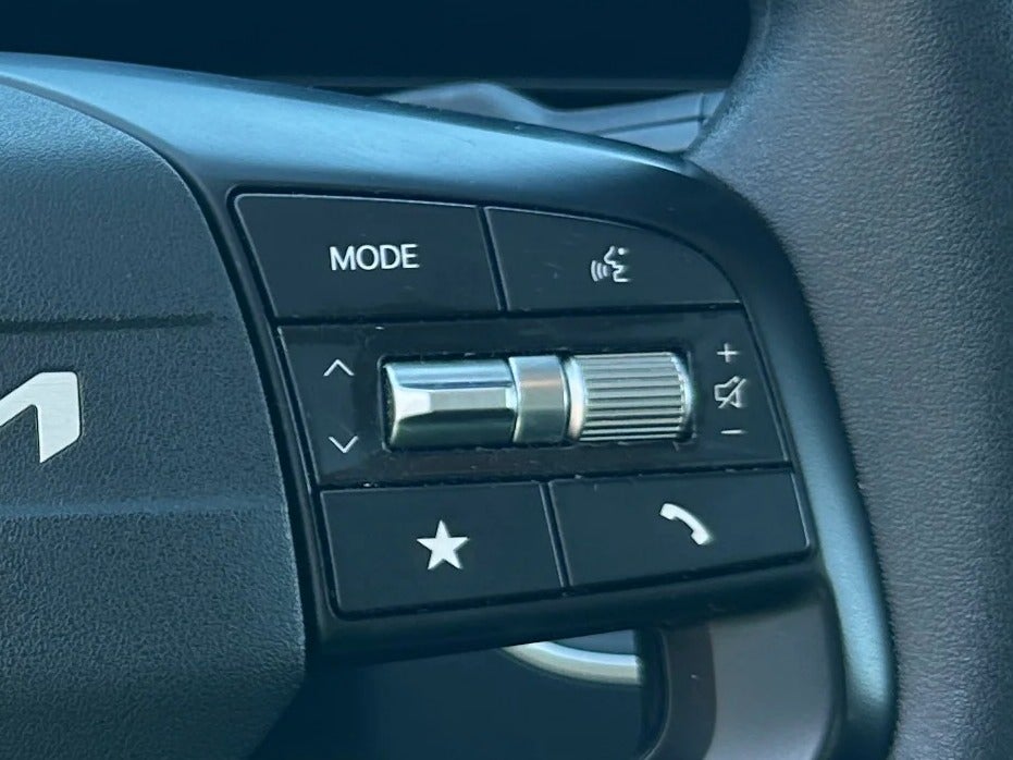 2025 Kia K4 LXS - Photo 14