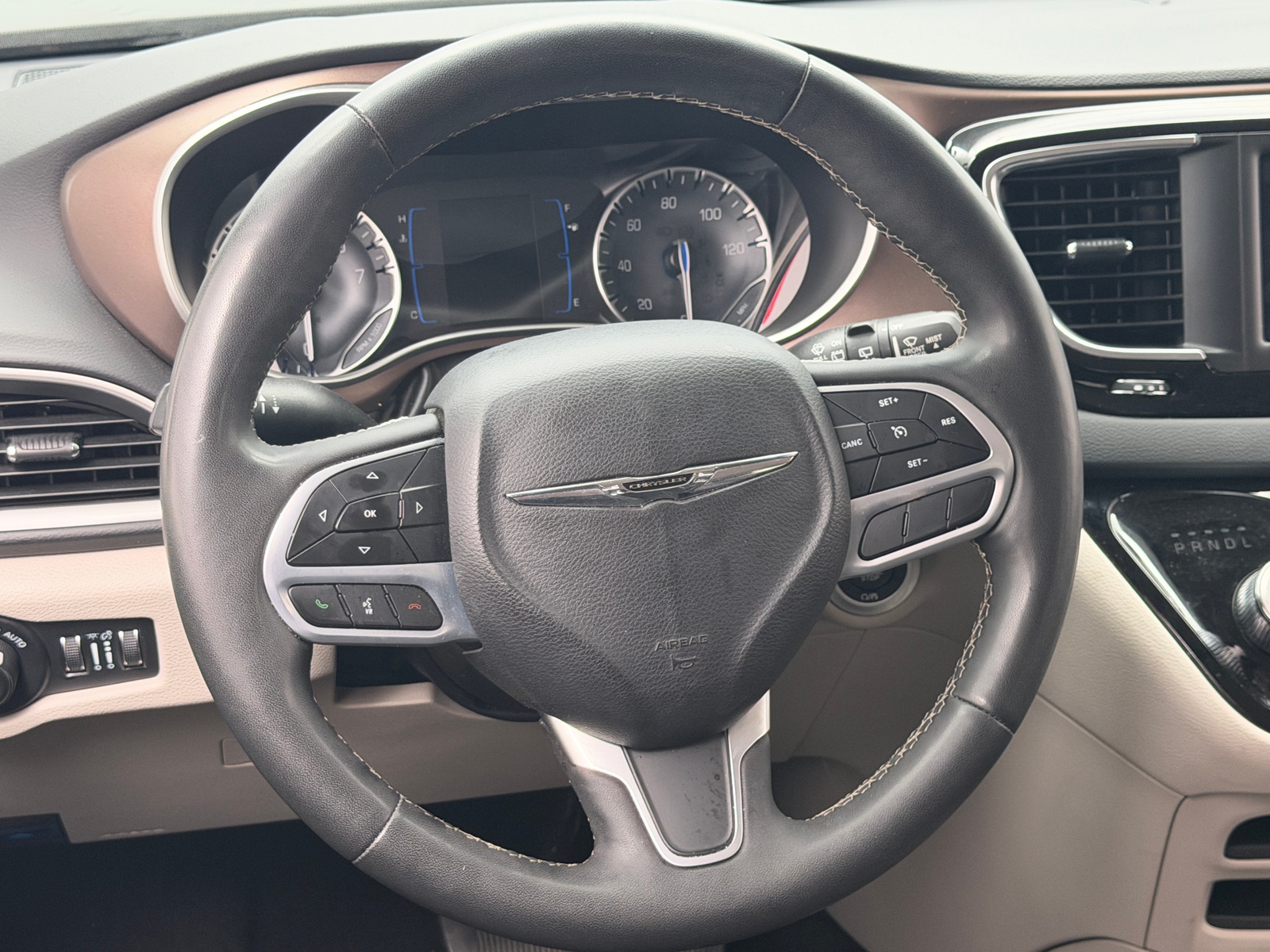 Thumbnail: 2023 Chrysler Voyager - 5