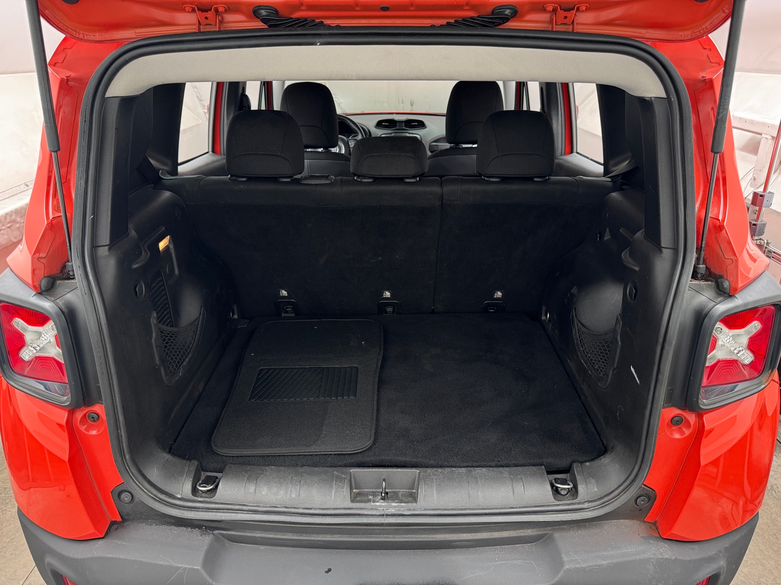 Thumbnail: 2019 Jeep Renegade - 7