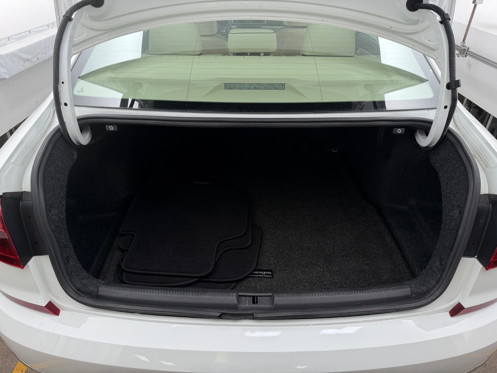Thumbnail: 2018 Volkswagen Passat - 6