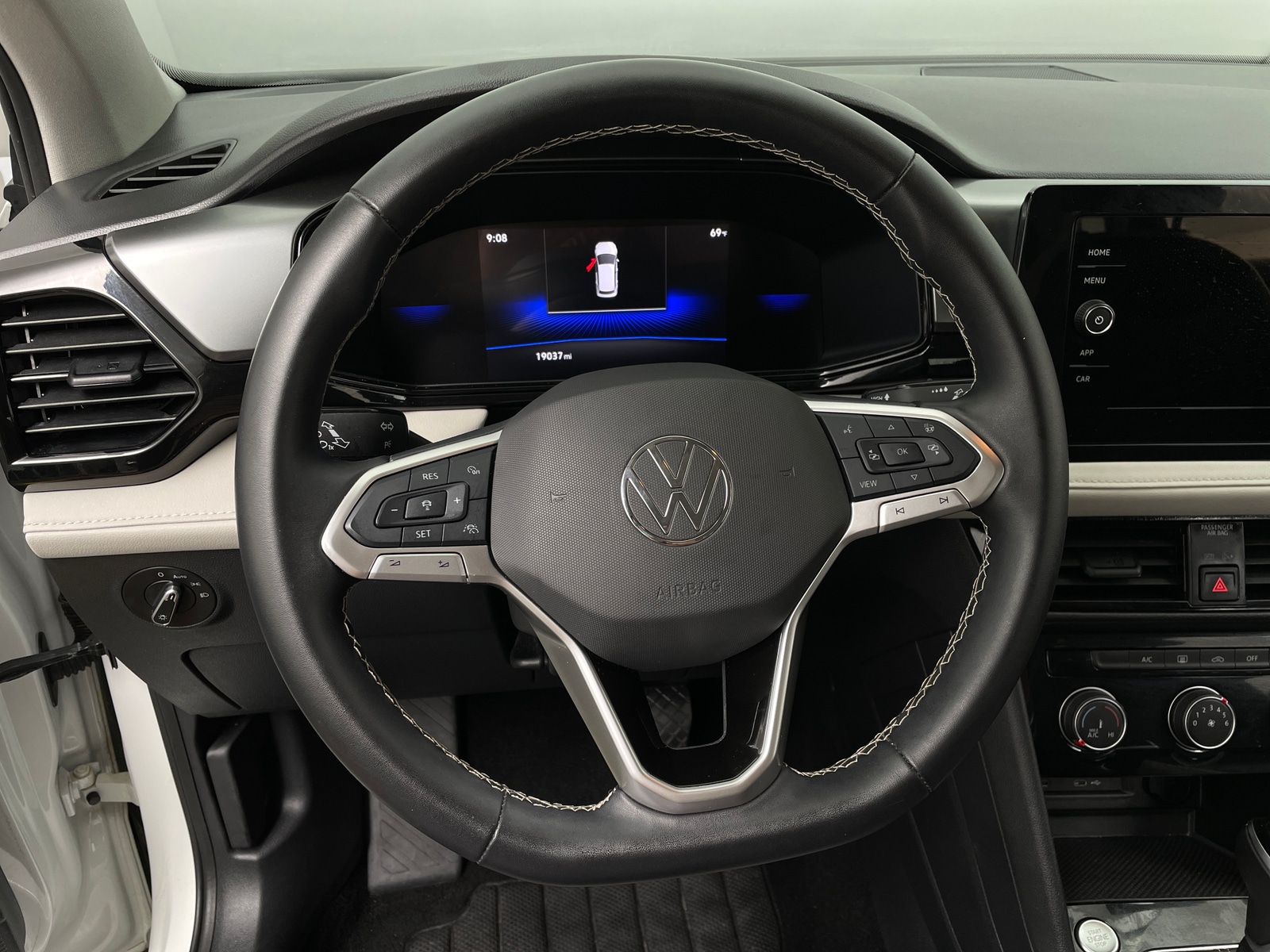 Thumbnail: 2025 Volkswagen Taos - 5