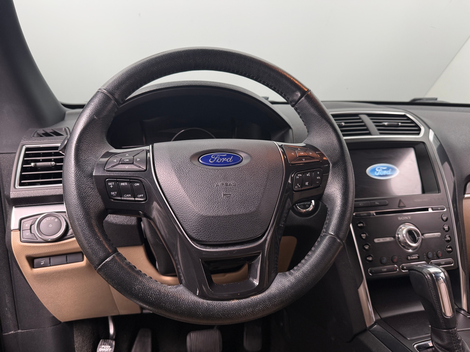 Thumbnail: 2017 Ford Explorer - 4