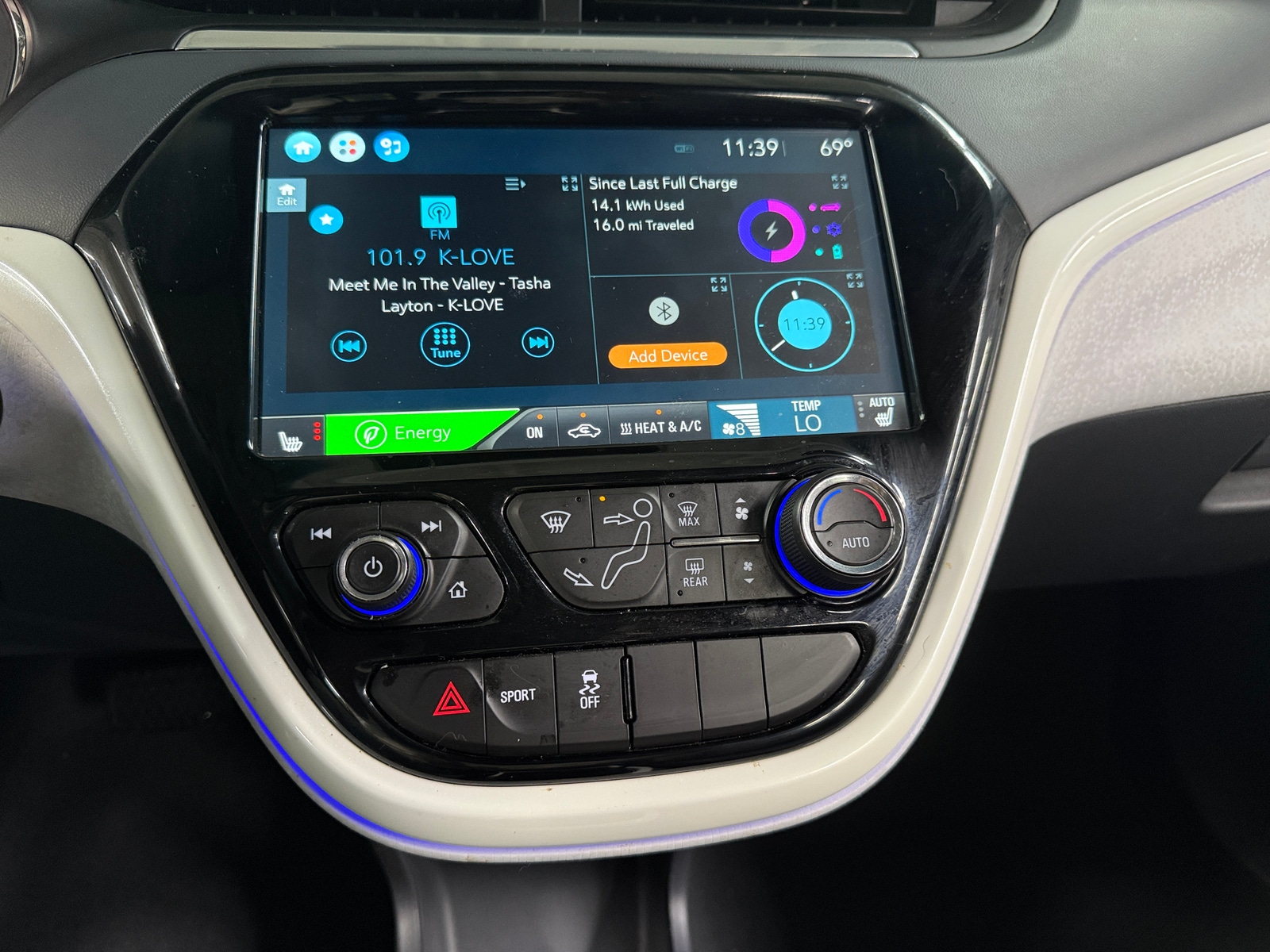Thumbnail: 2017 Chevrolet Bolt EV - 3