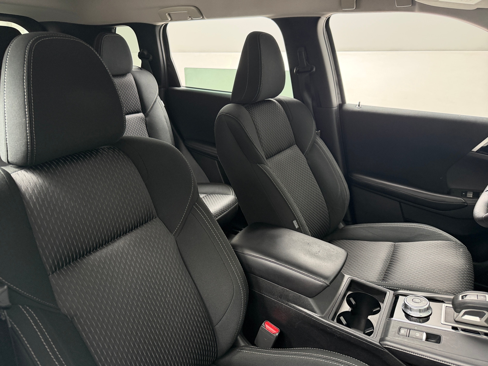 Thumbnail: 2022 Mitsubishi Outlander - 2