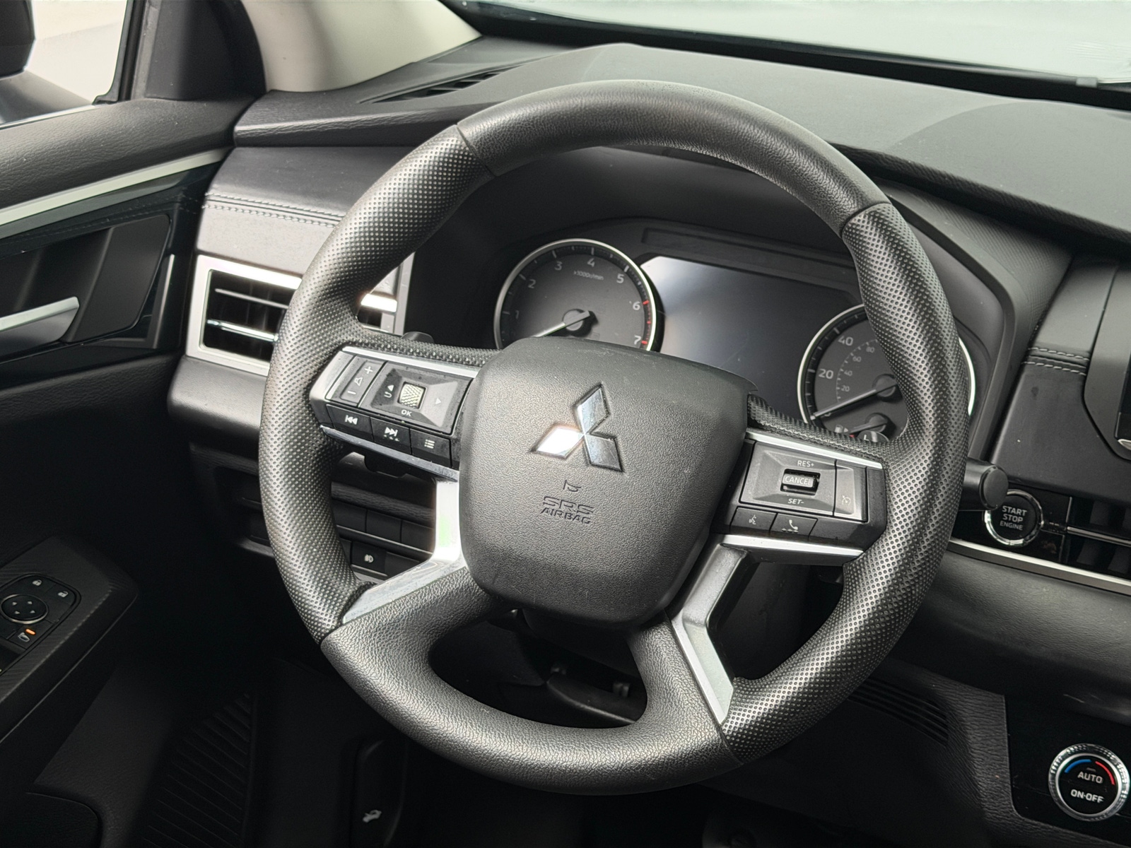 Thumbnail: 2022 Mitsubishi Outlander - 5