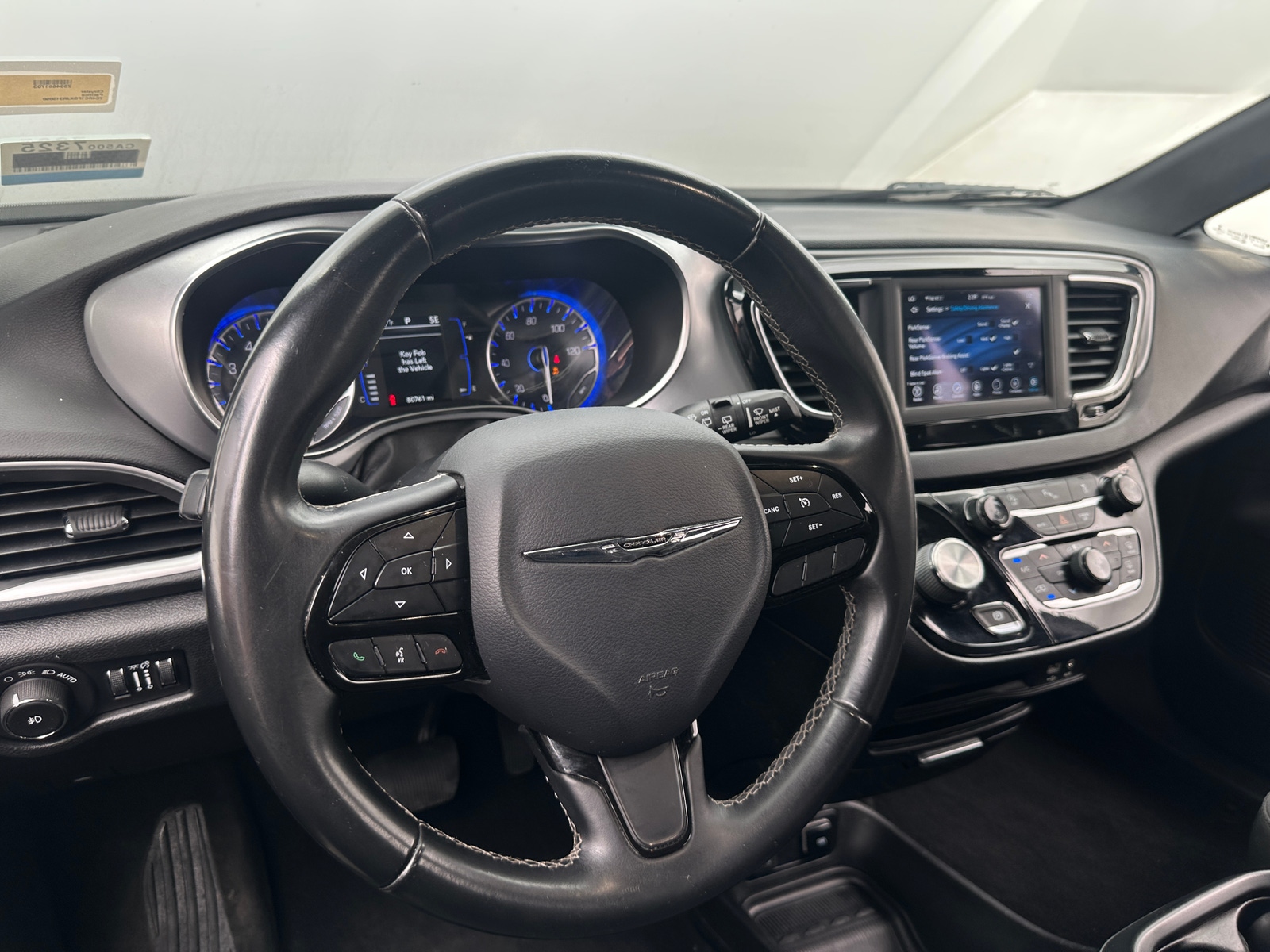Thumbnail: 2018 Chrysler Pacifica - 5