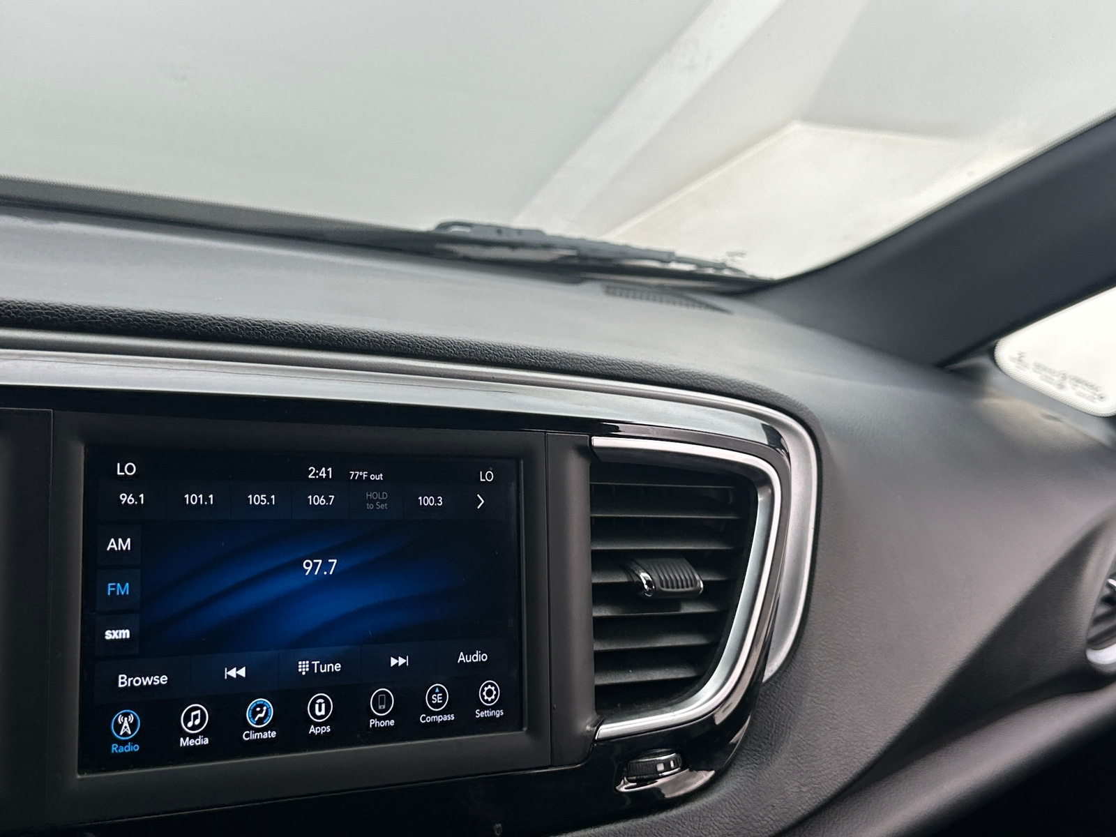 Thumbnail: 2018 Chrysler Pacifica - 4