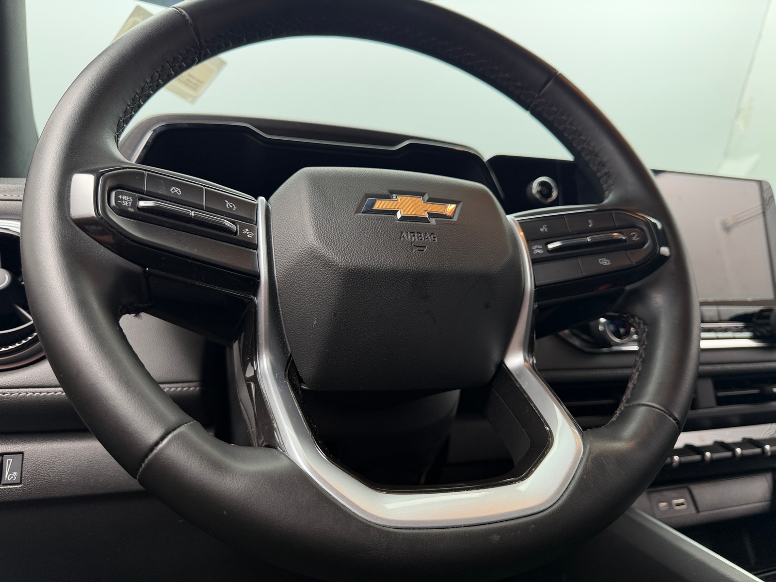 Thumbnail: 2023 Chevrolet Colorado - 5
