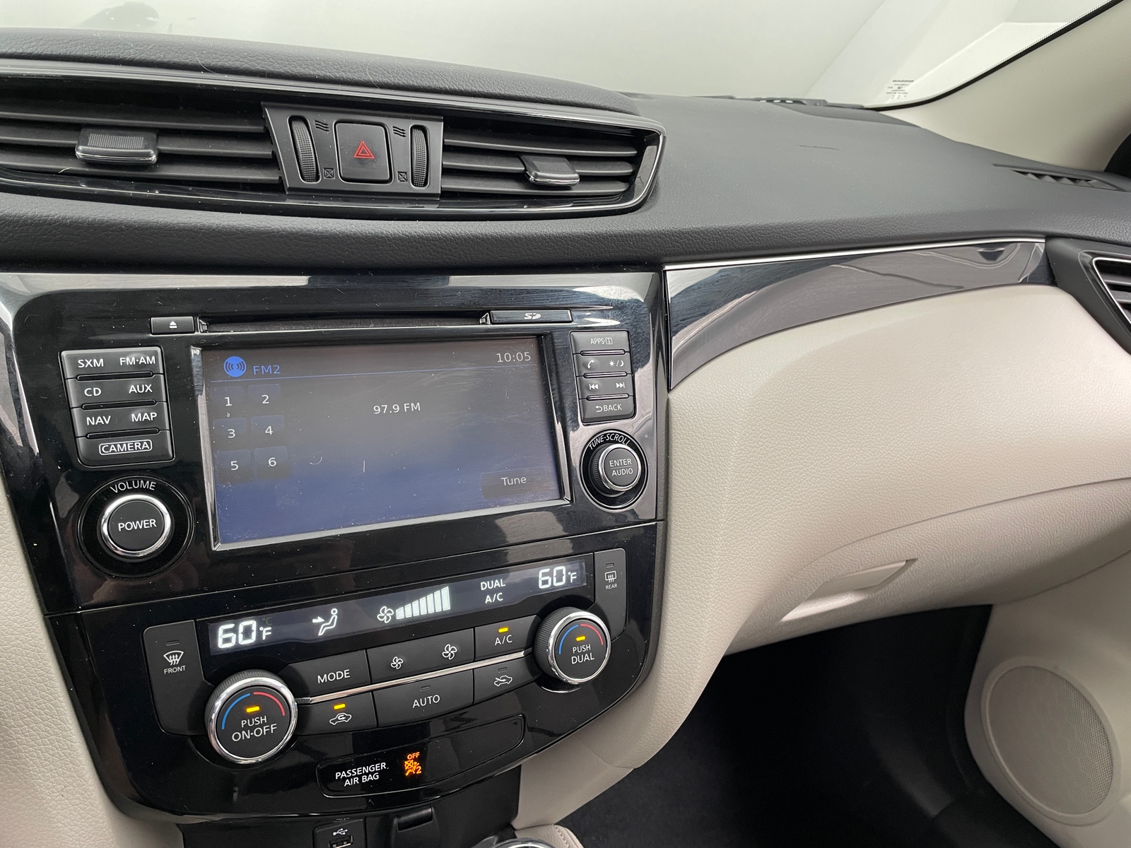 Thumbnail: 2017 Nissan Rogue Sport - 3