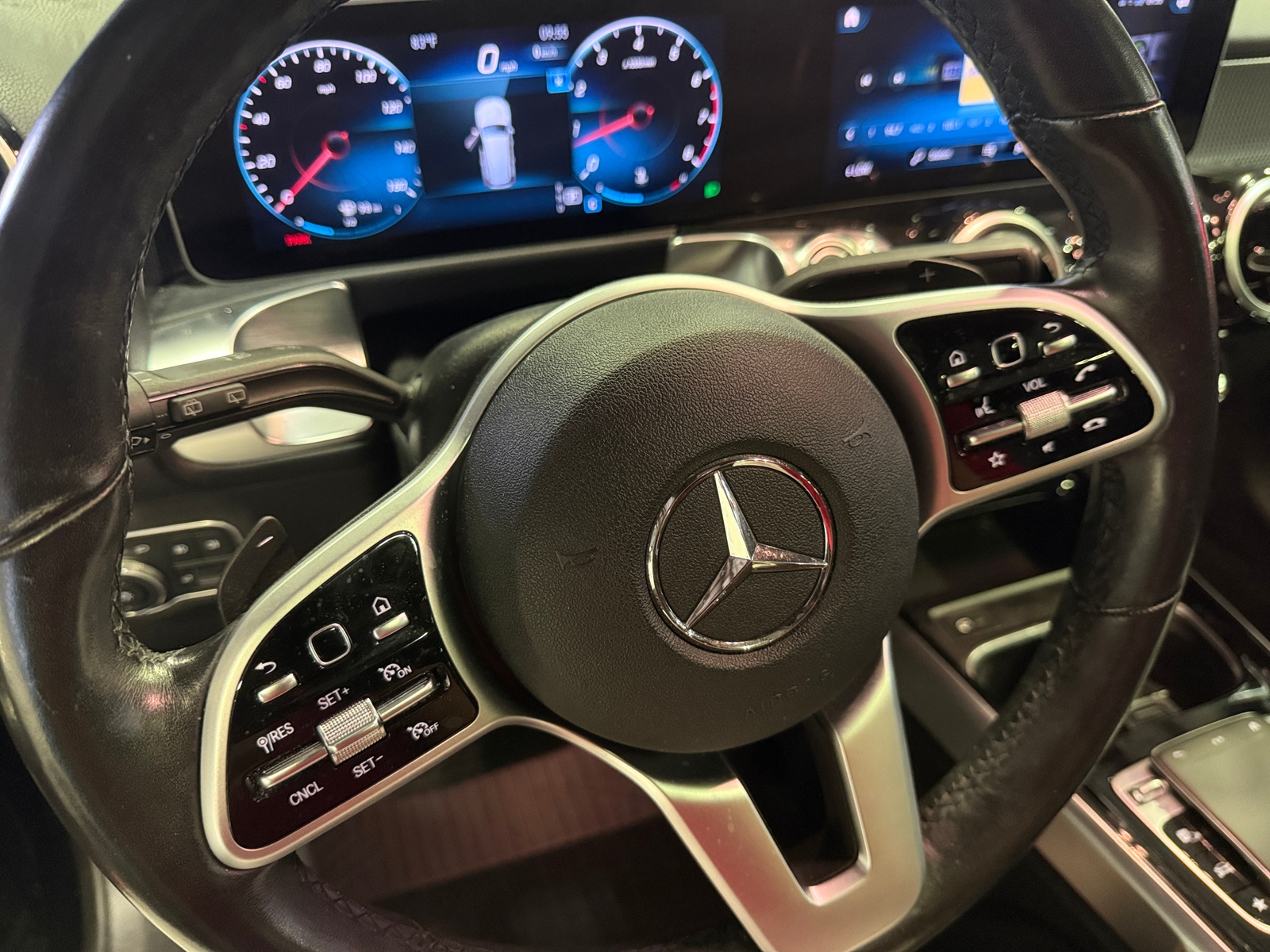 Thumbnail: 2020 Mercedes-Benz GLB - 4