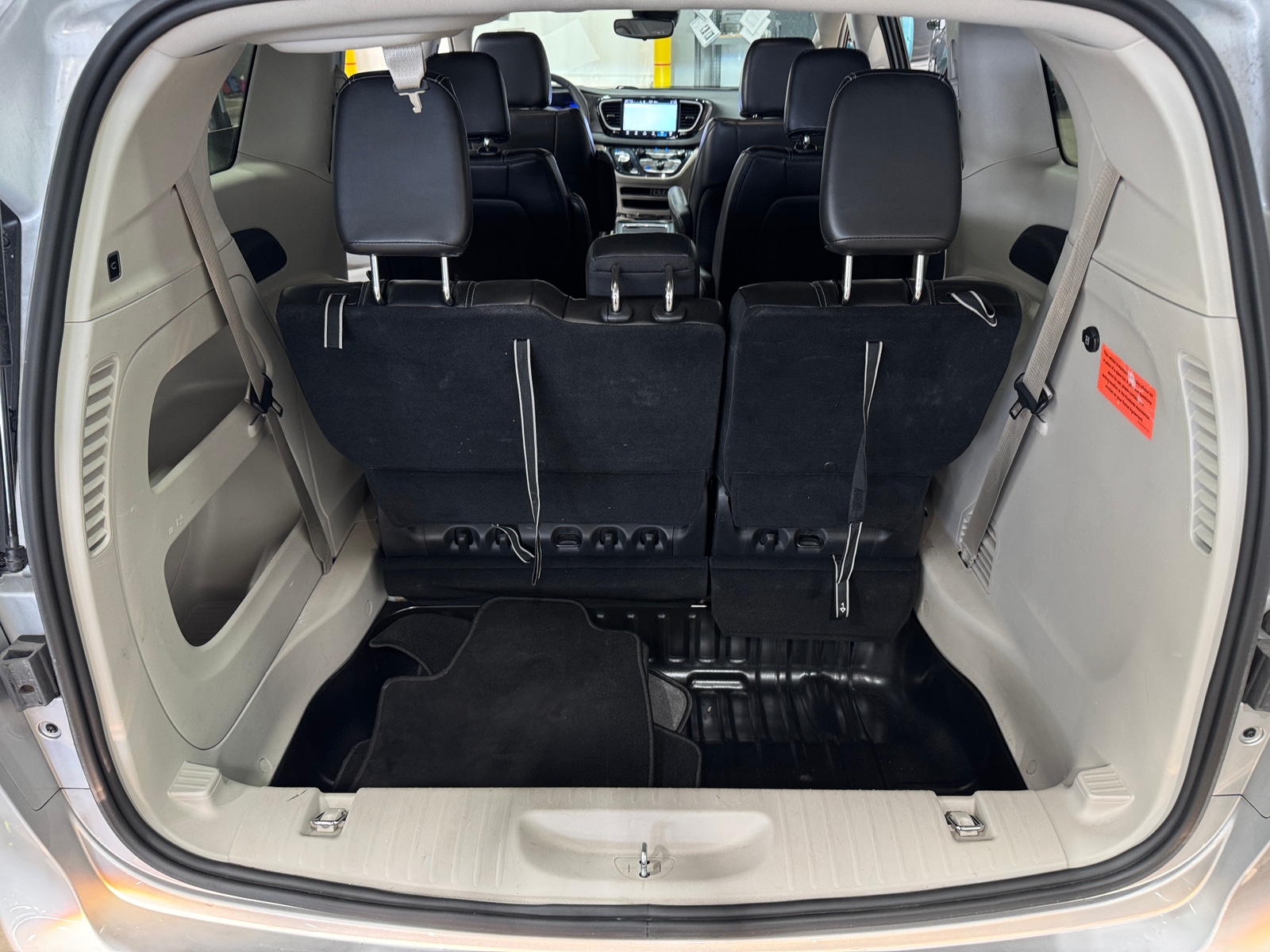 Thumbnail: 2024 Chrysler Pacifica - 6