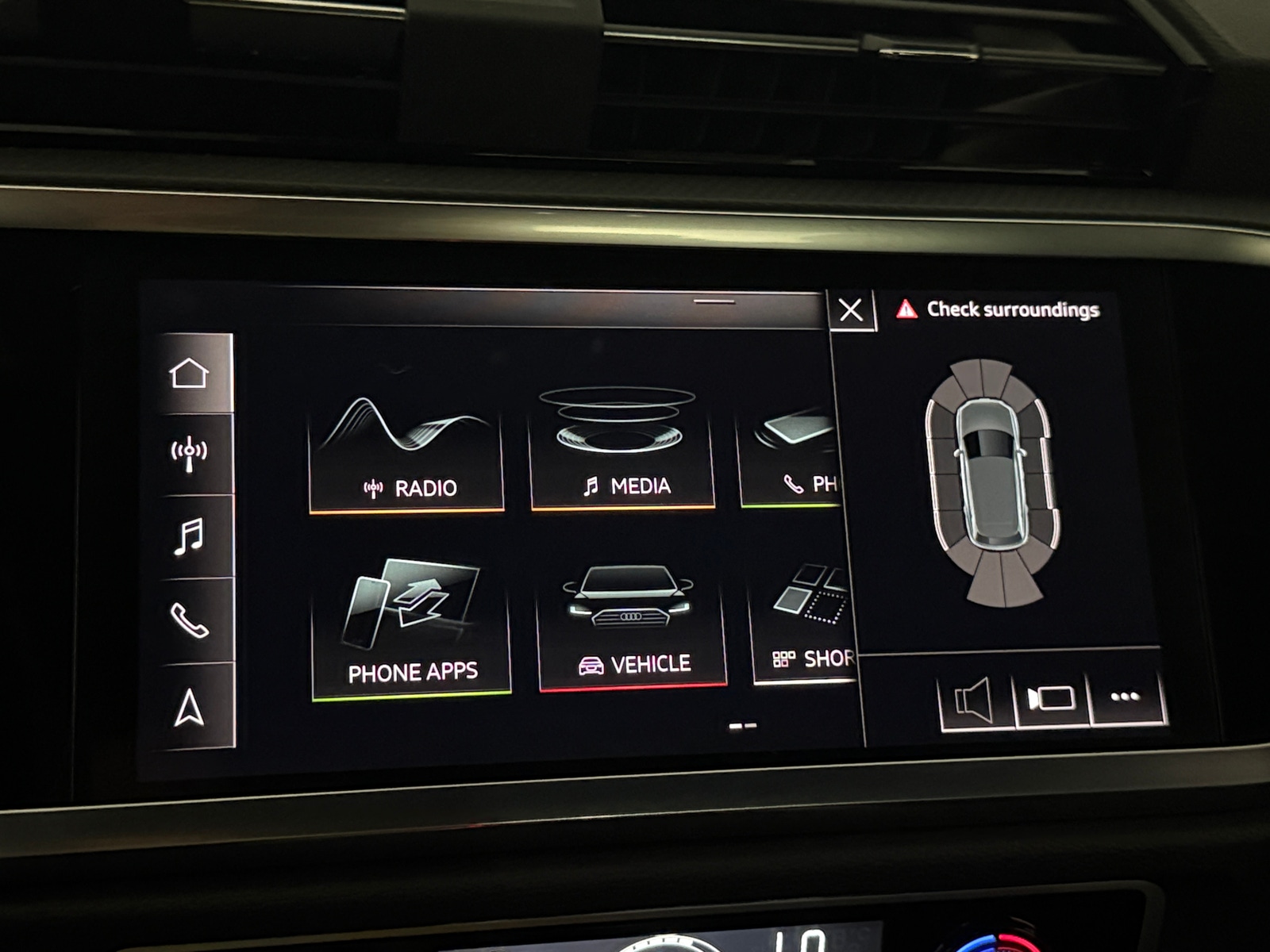 Thumbnail: 2021 Audi Q3 - 3
