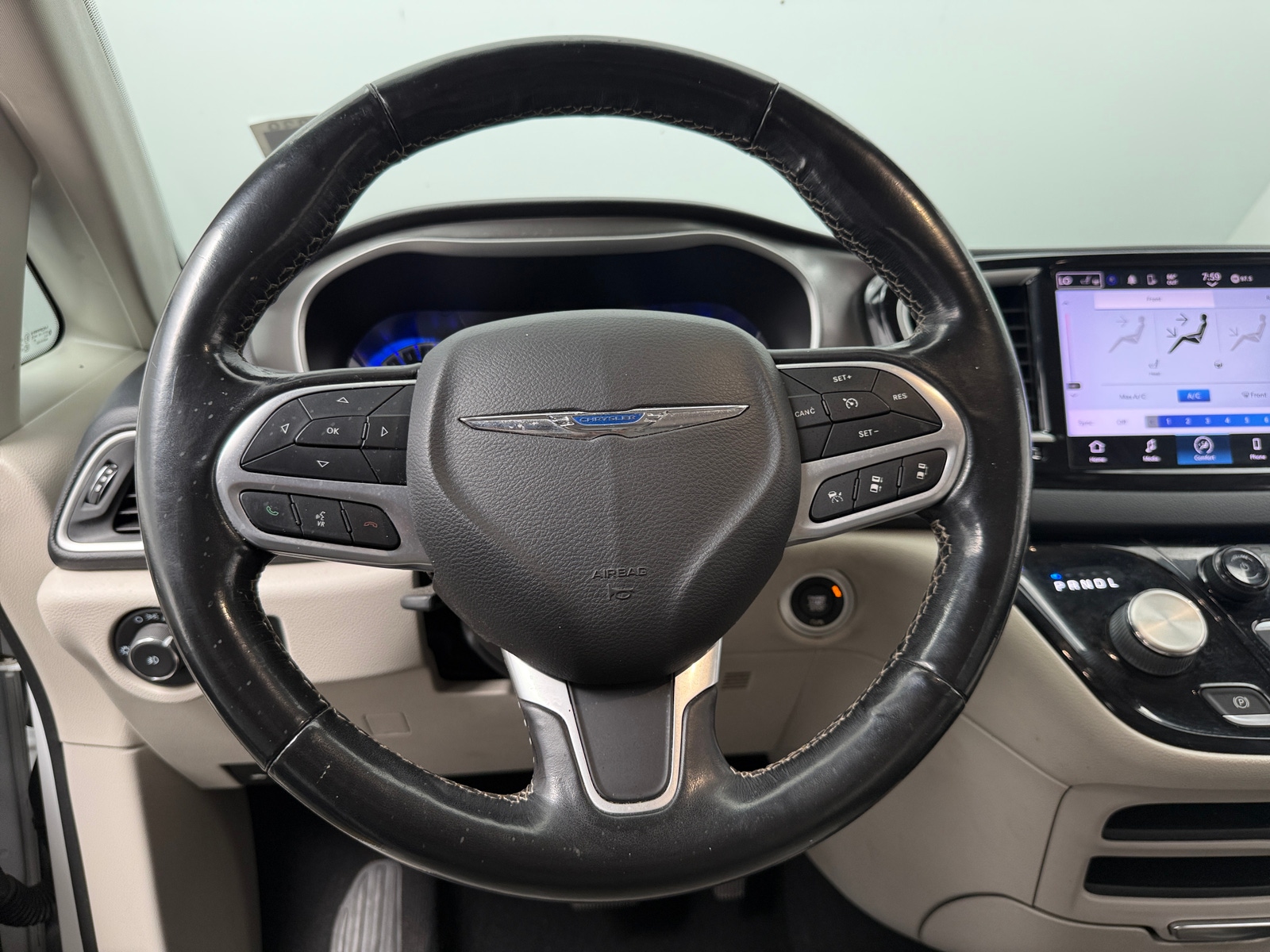 Thumbnail: 2021 Chrysler Pacifica - 4