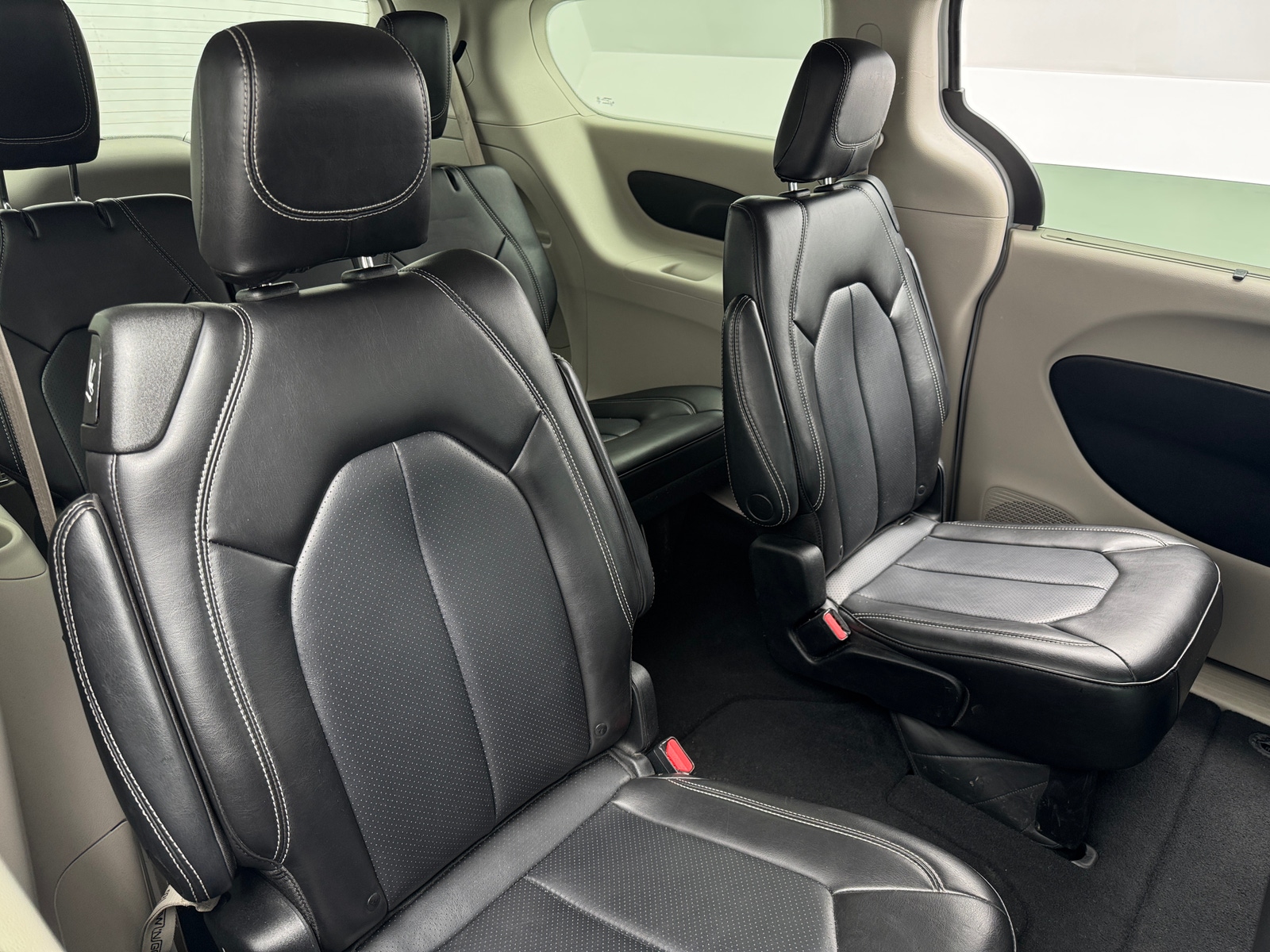 Thumbnail: 2023 Chrysler Pacifica - 5