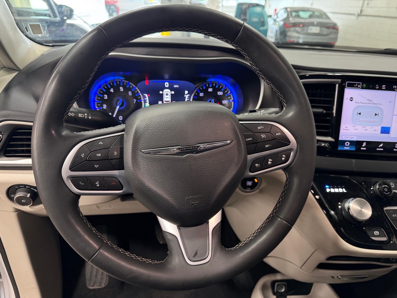 Thumbnail: 2023 Chrysler Pacifica - 4