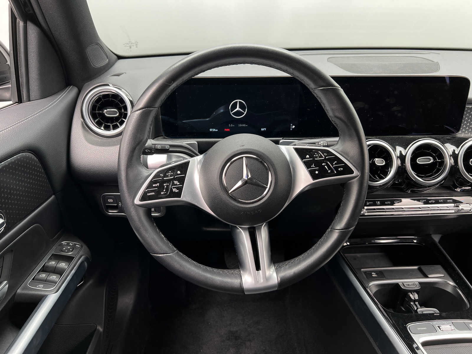 Thumbnail: 2025 Mercedes-Benz GLB - 4