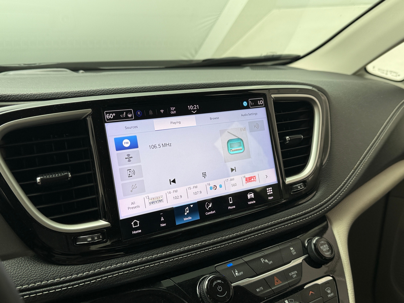 Thumbnail: 2024 Chrysler Pacifica - 3
