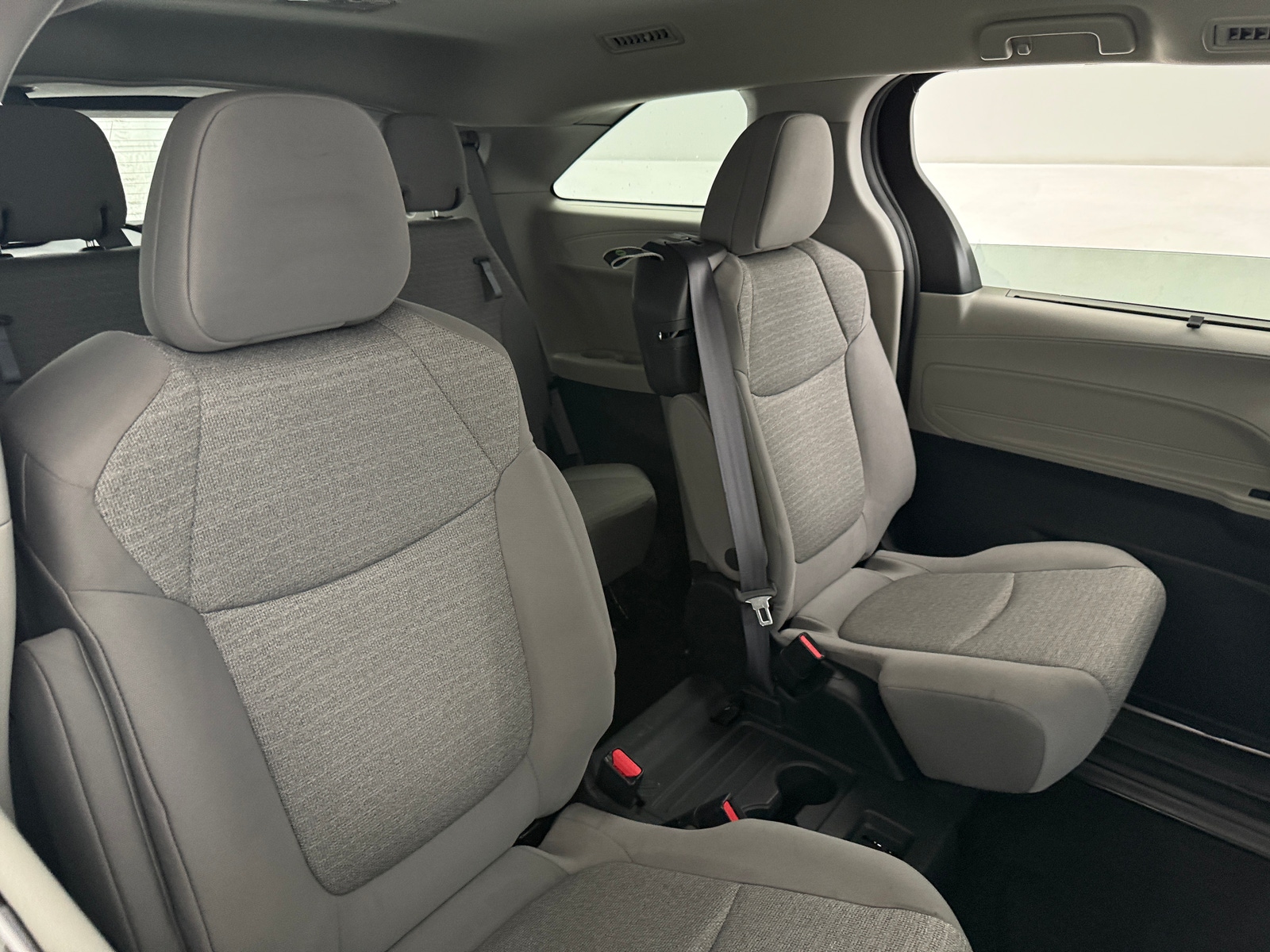 Thumbnail: 2023 Toyota Sienna - 6