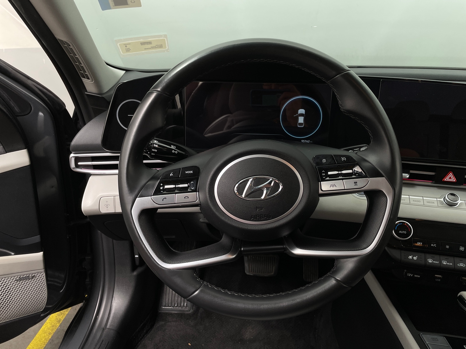 Thumbnail: 2023 Hyundai Elantra - 4