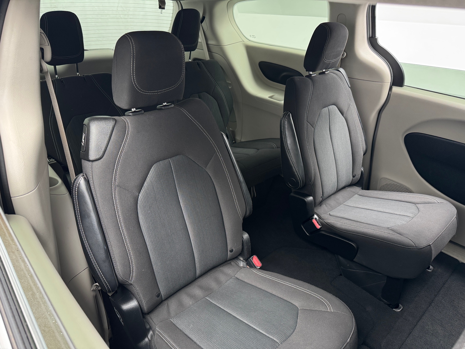 Thumbnail: 2023 Chrysler Voyager - 6