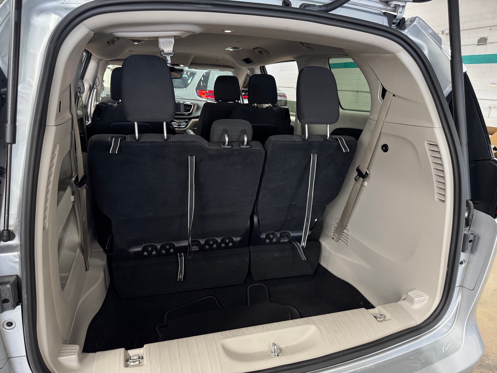 Thumbnail: 2023 Chrysler Voyager - 7