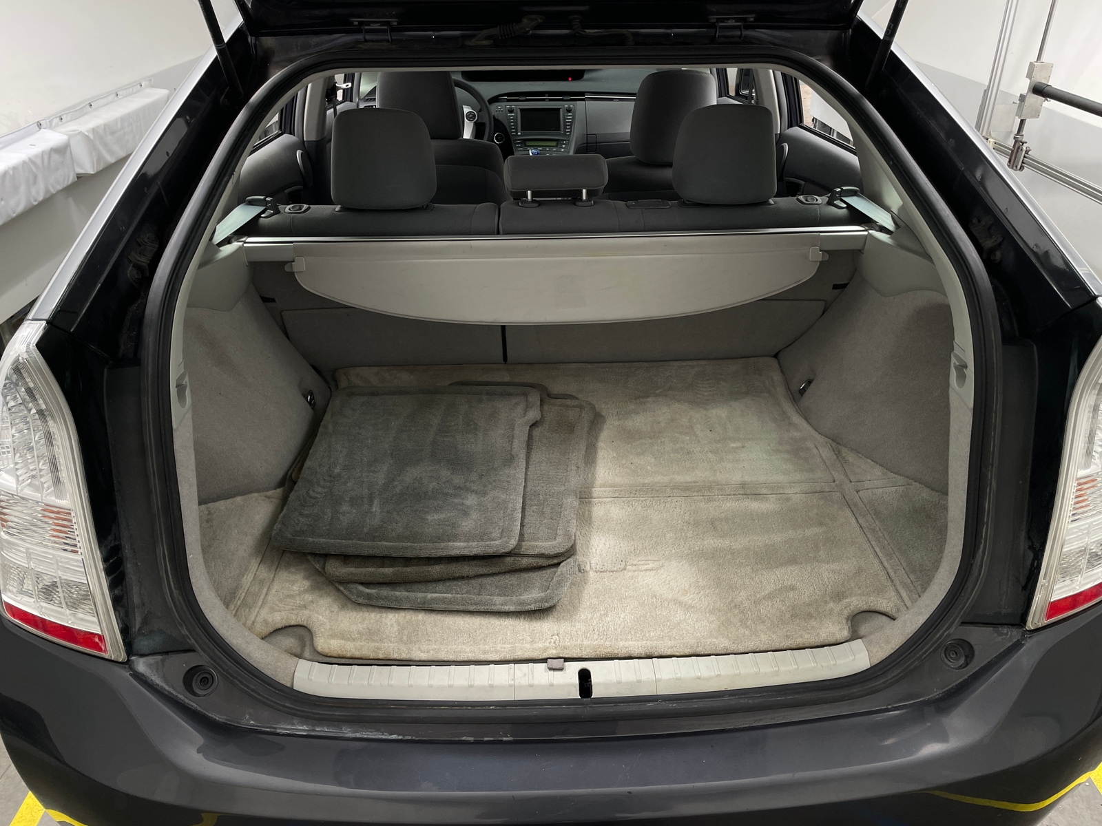 Thumbnail: 2011 Toyota Prius - 7