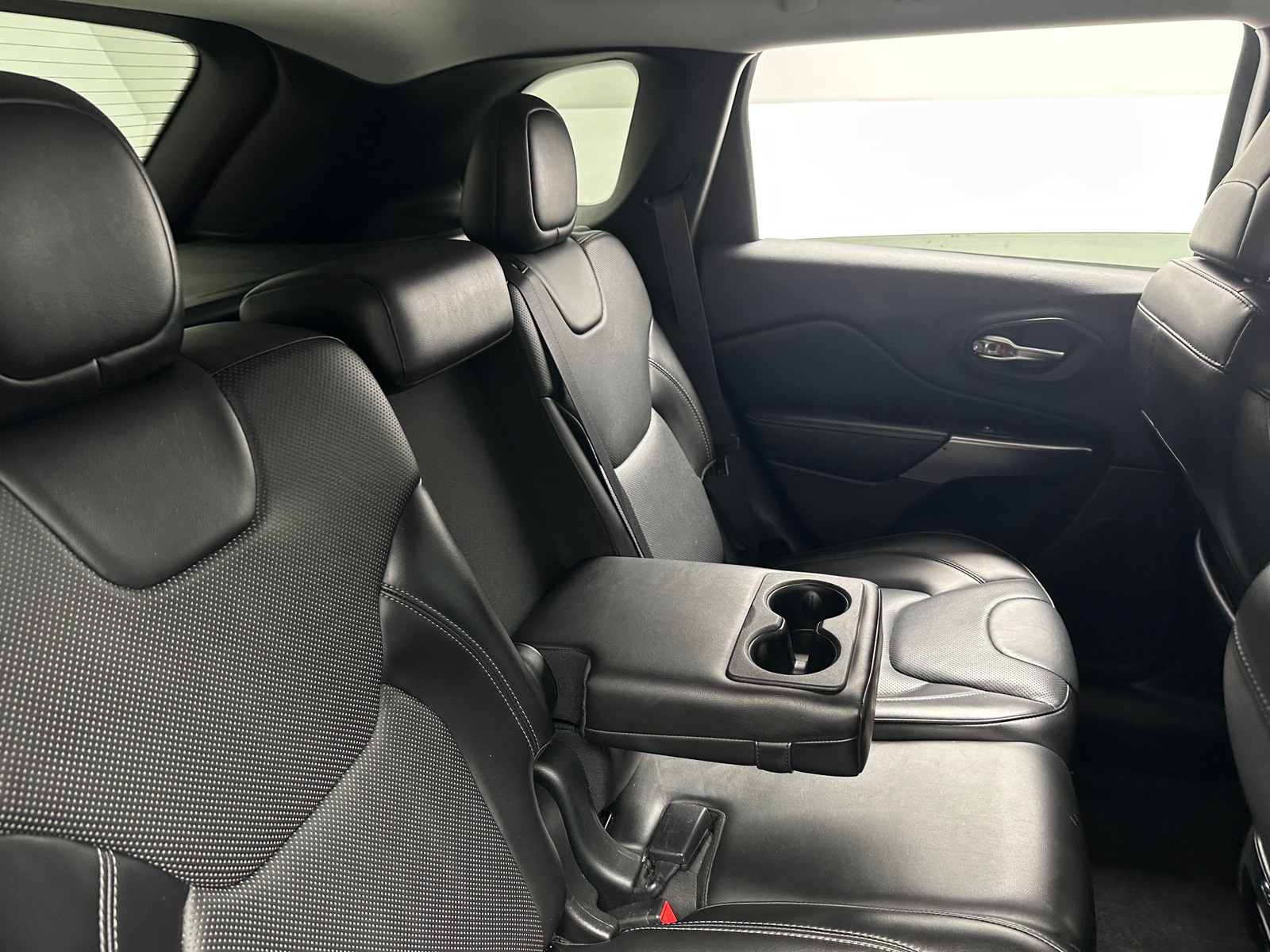 Thumbnail: 2019 Jeep Cherokee - 5