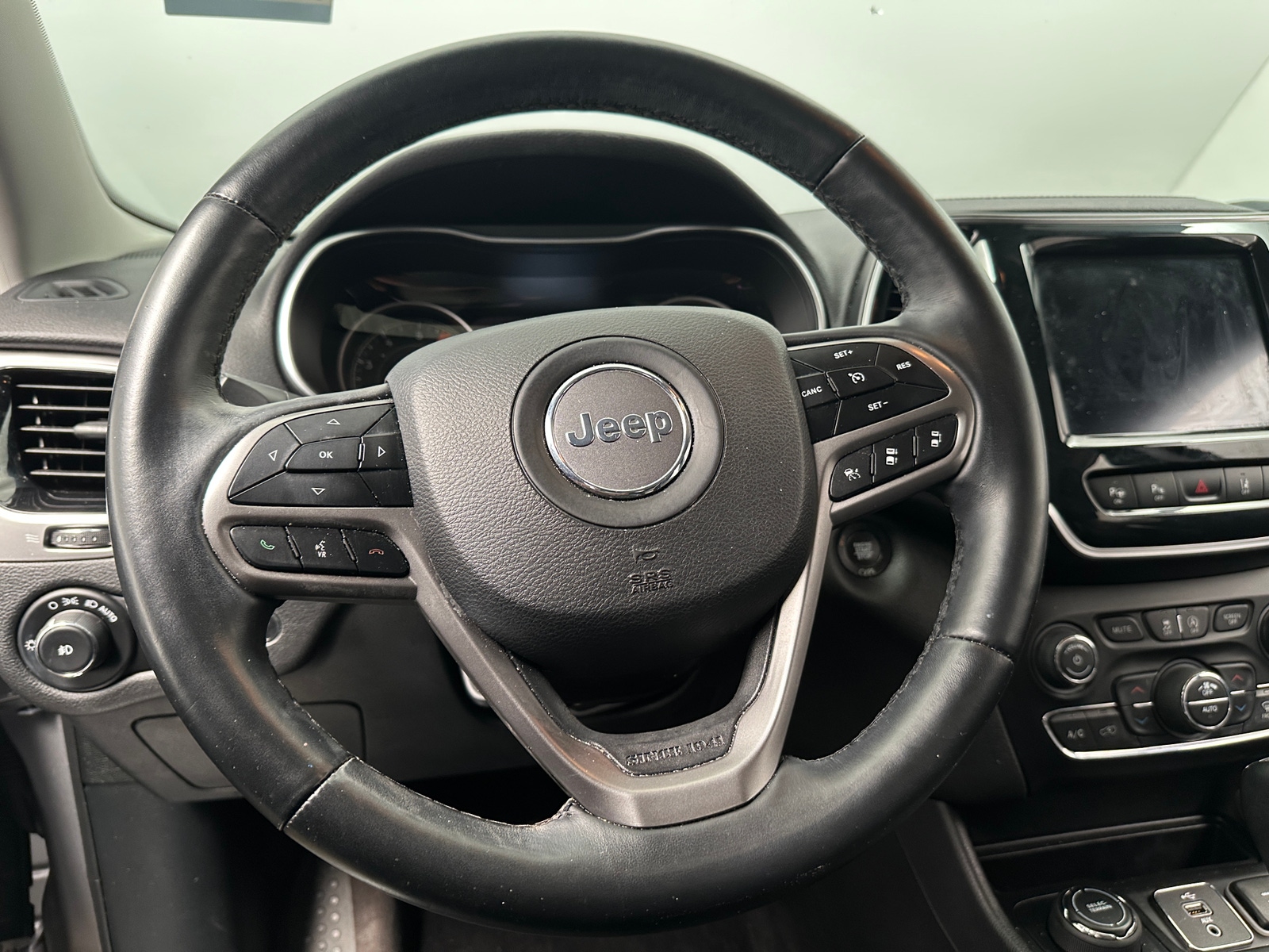 Thumbnail: 2019 Jeep Cherokee - 4