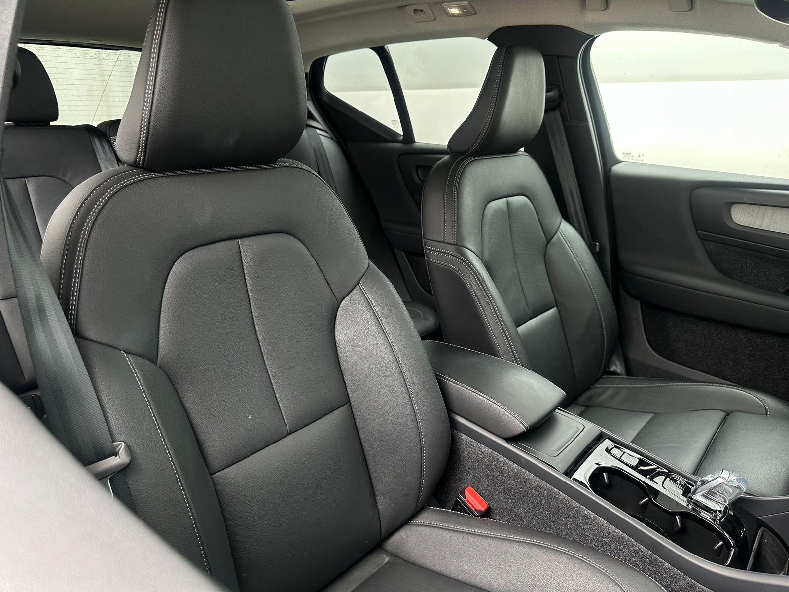 Thumbnail: 2026 Volvo XC40 - 2