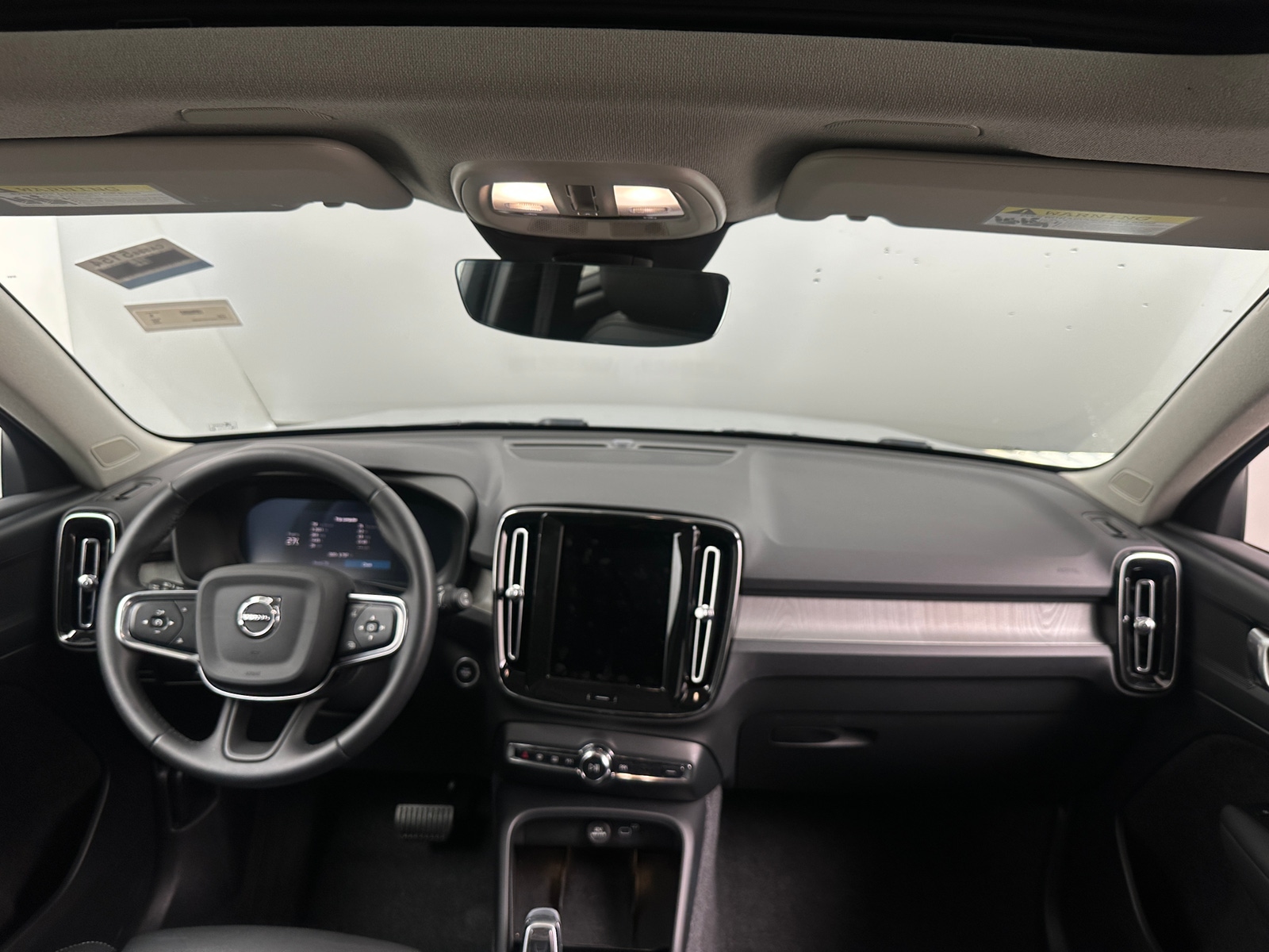 Thumbnail: 2026 Volvo XC40 - 3