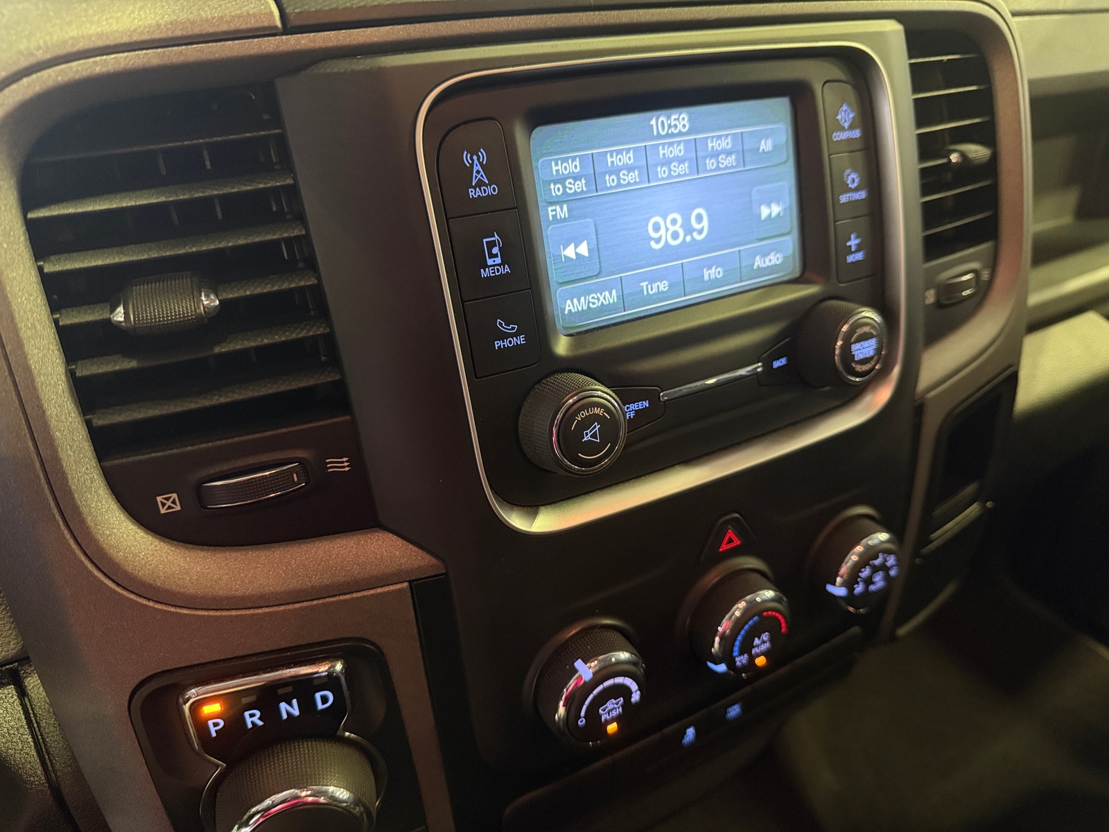 Thumbnail: 2019 RAM 1500 Classic - 4