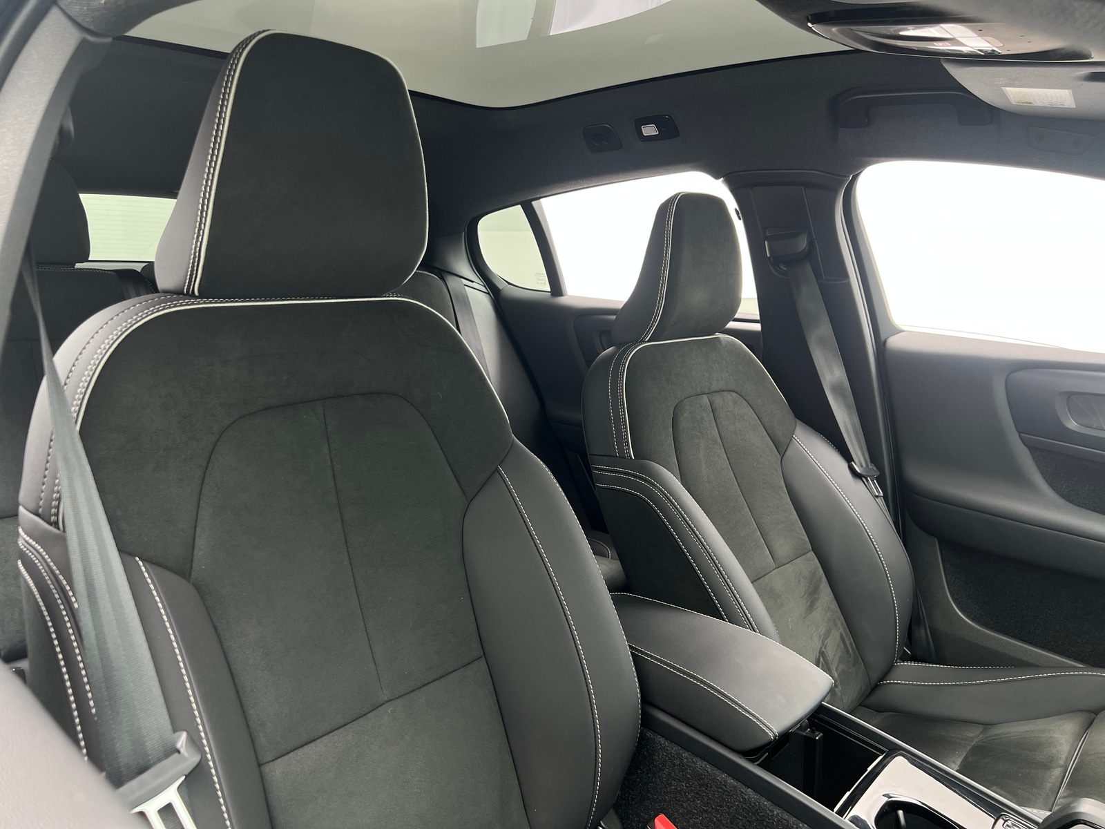 Thumbnail: 2023 Volvo C40 - 2