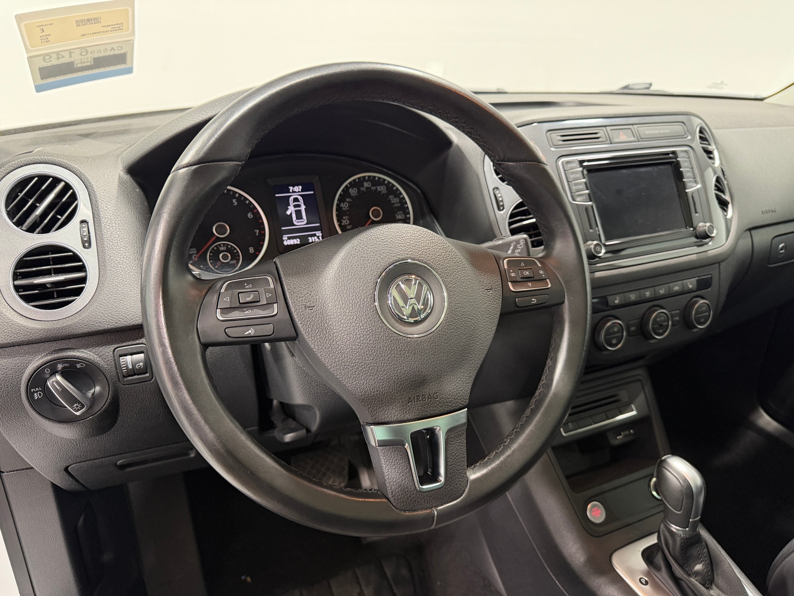 Thumbnail: 2017 Volkswagen Tiguan - 4