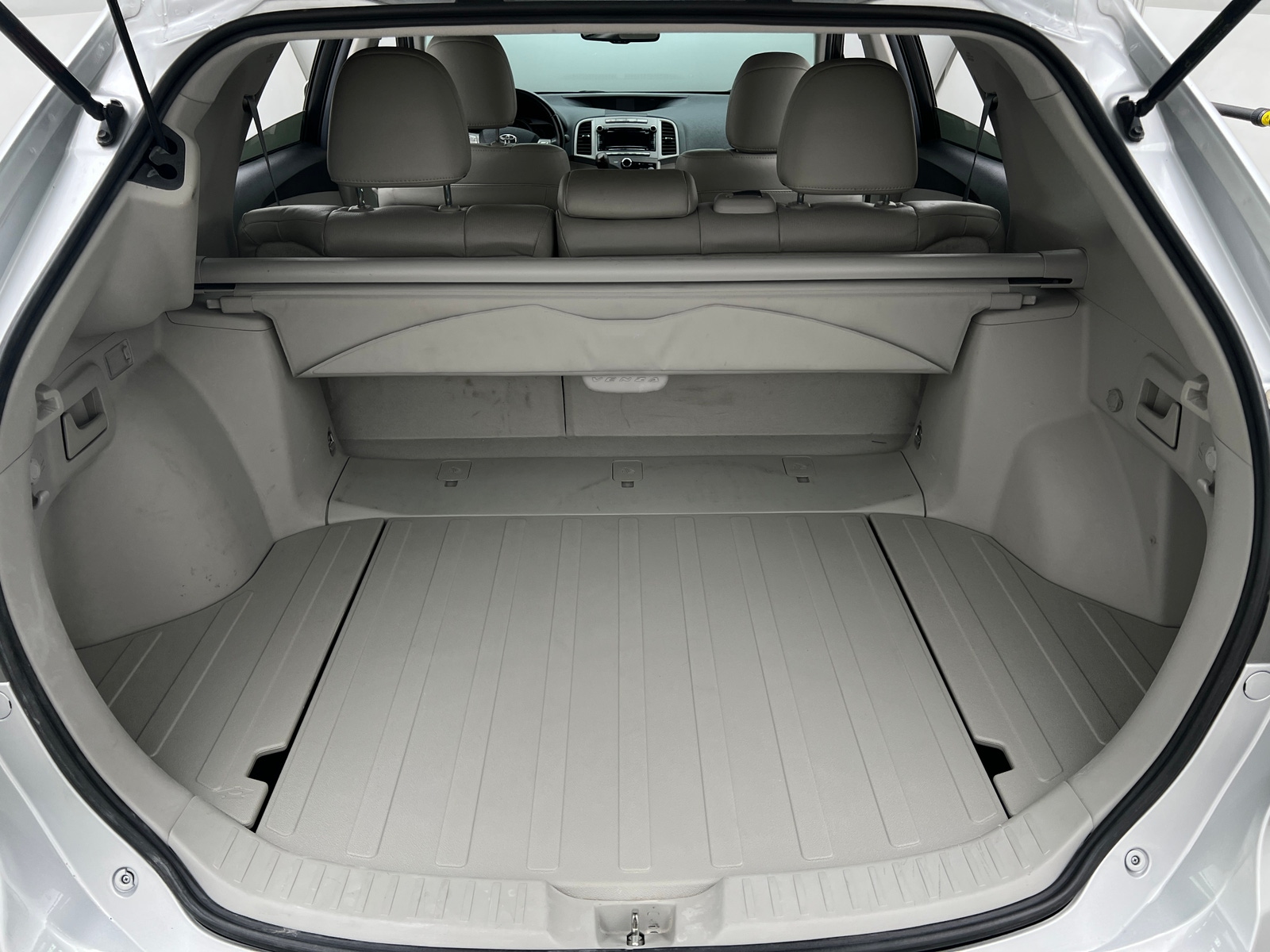 Thumbnail: 2011 Toyota Venza - 7