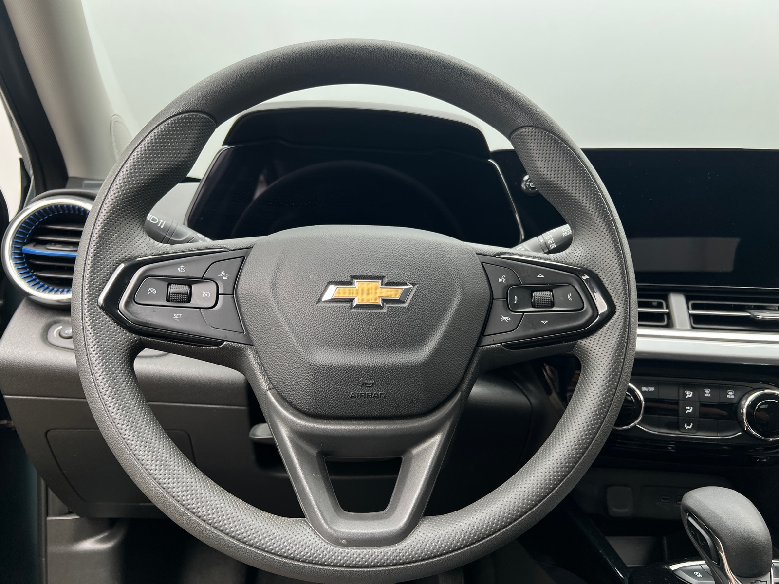 Thumbnail: 2025 Chevrolet Trax - 5