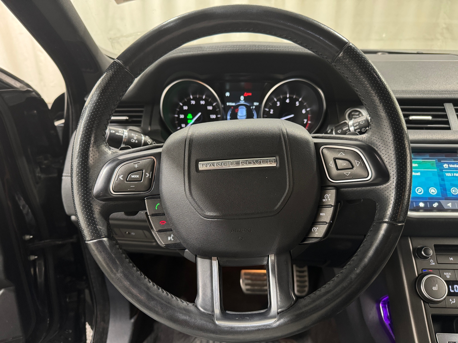 Thumbnail: 2018 Land Rover Range Rover Evoque - 4