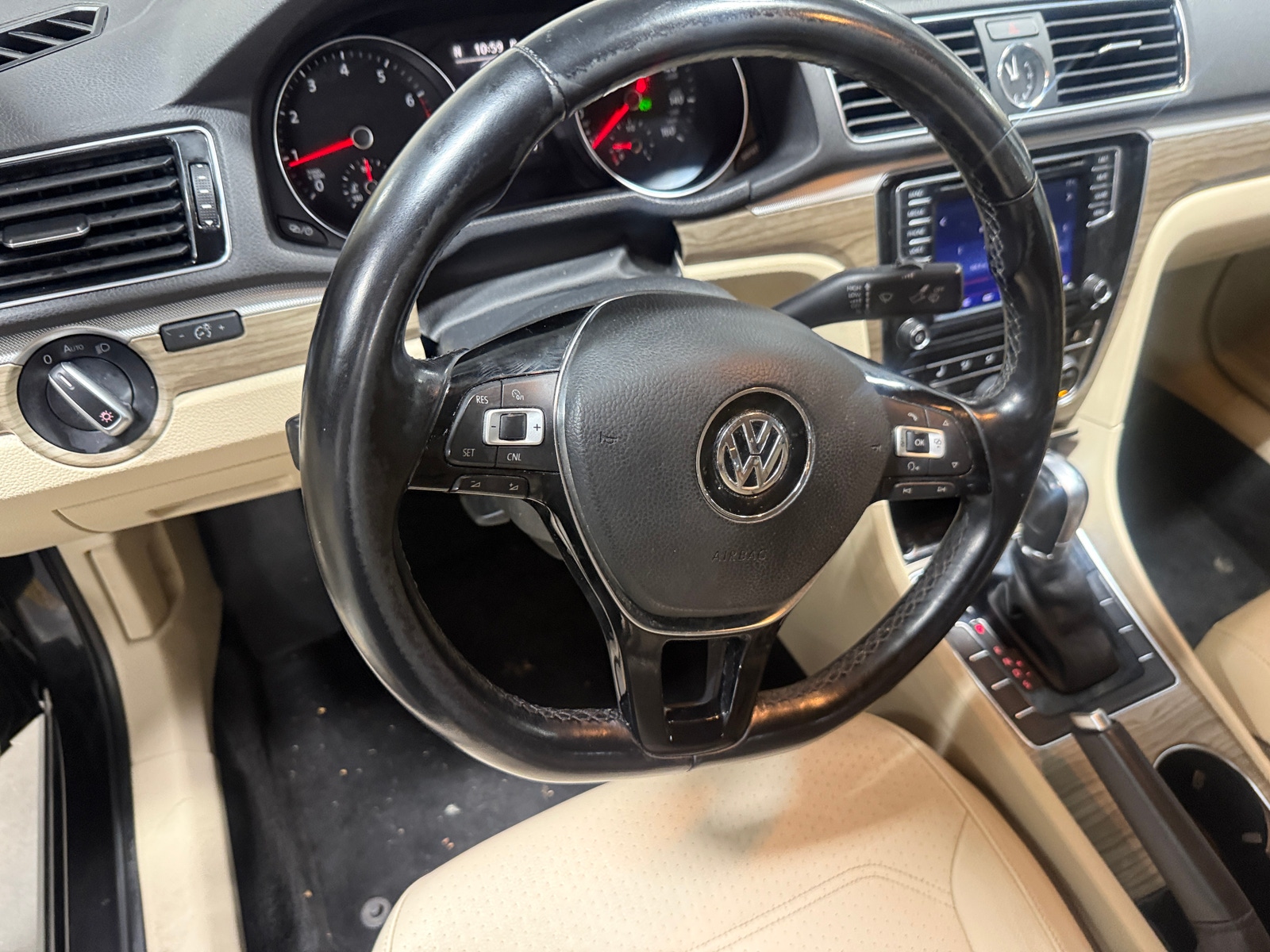 Thumbnail: 2017 Volkswagen Passat - 4